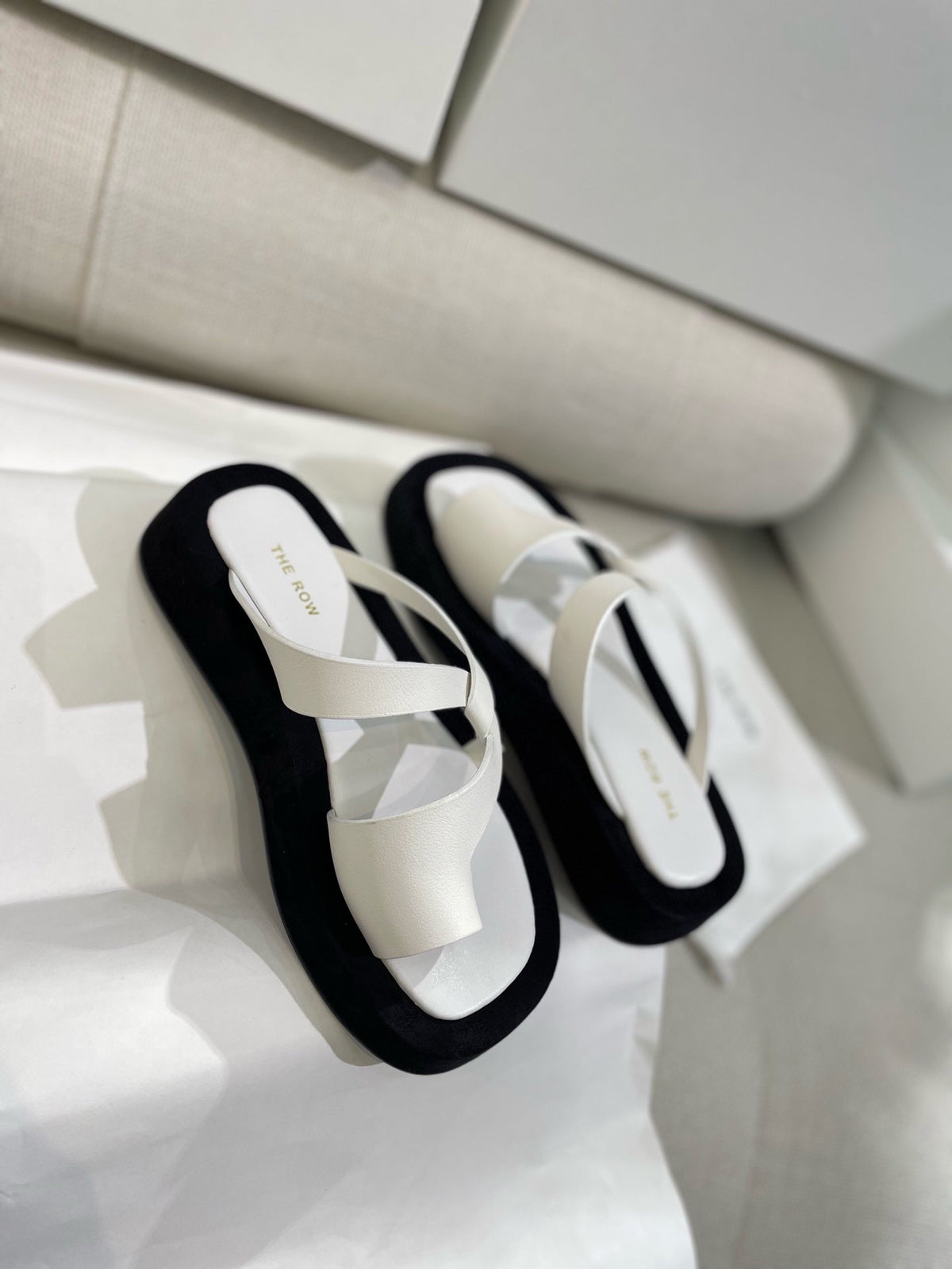 The Row 26s Ginza Sandals White Black Smooth Leather 156126