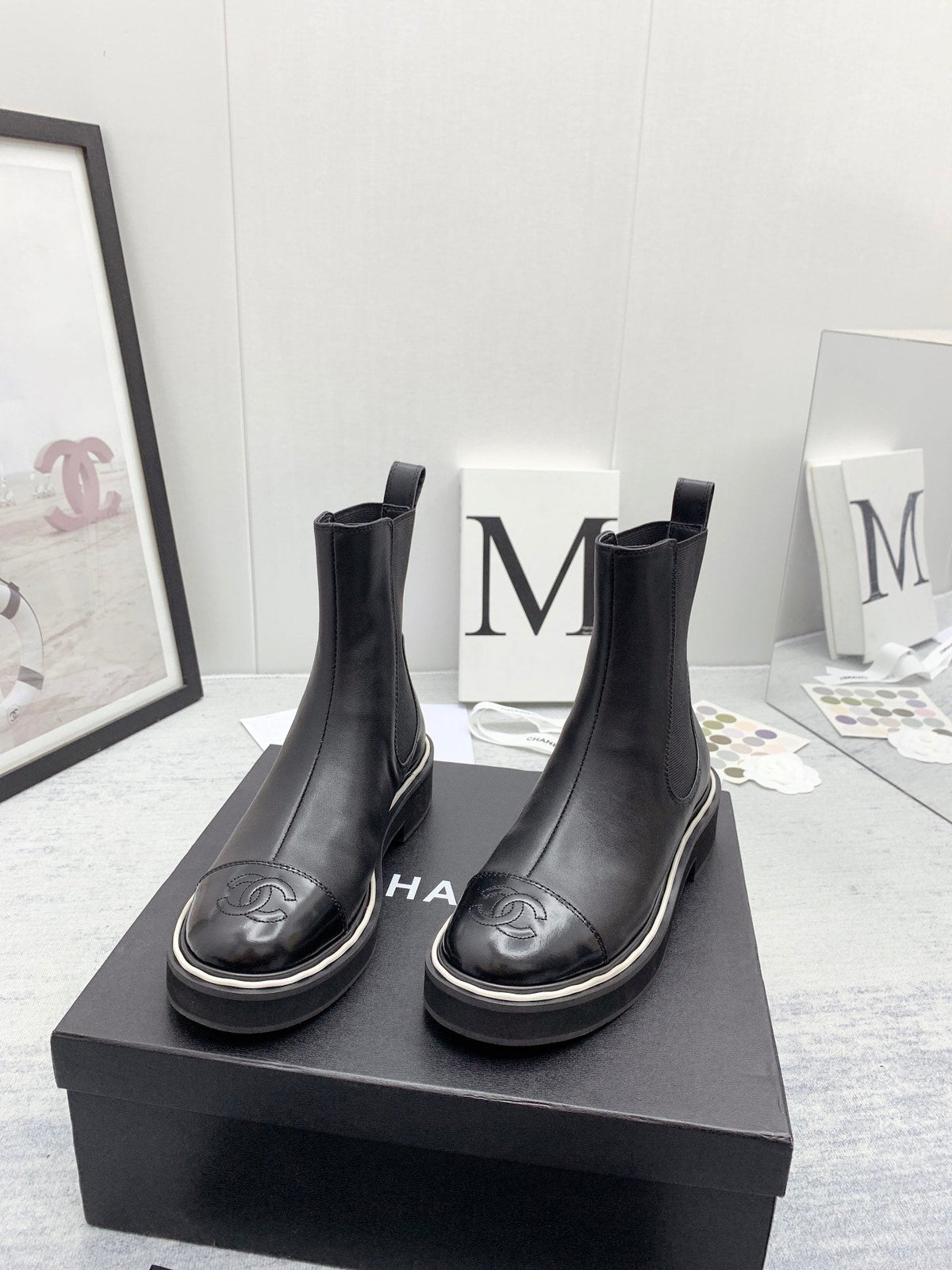 CC 26s Chelsea Boots Black Calfskin Patent Leather 160142