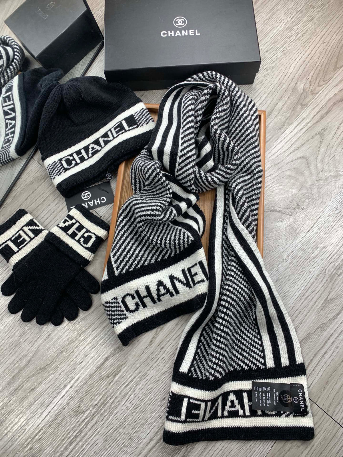 CC Hat Scarf Gloves Set Black White Jacquard Logo 475103