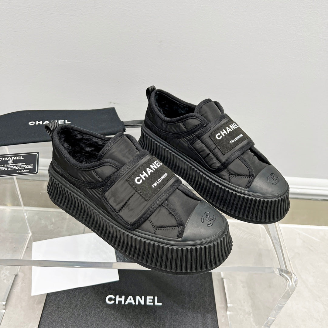 CC Low Sneaker Thick-Soled Black Rain Velvet Fabric