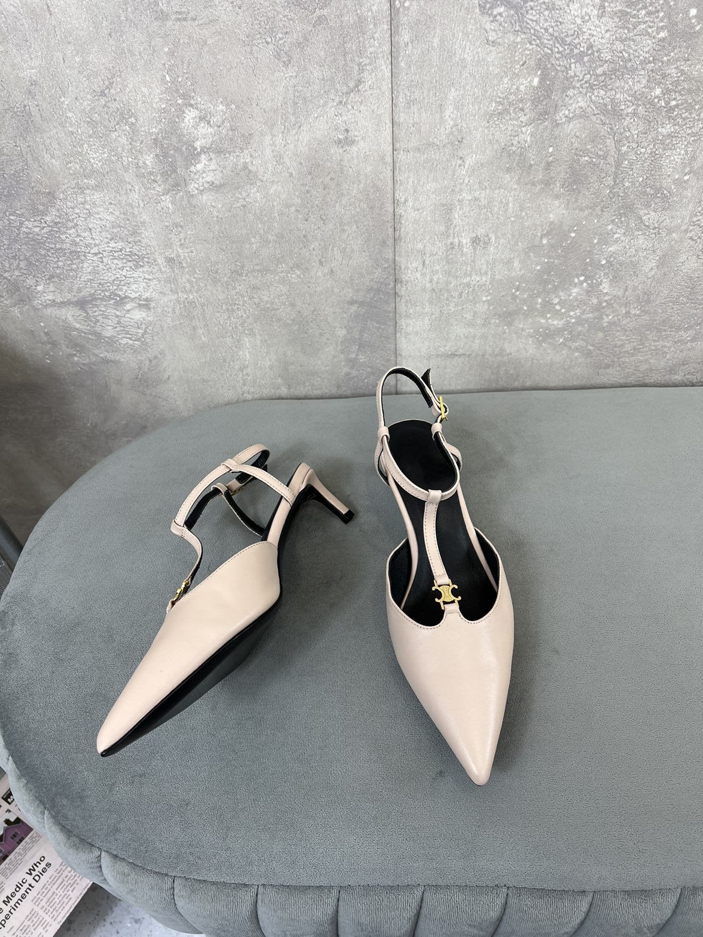 cl kitten t-bar 45 light pink black calfskin