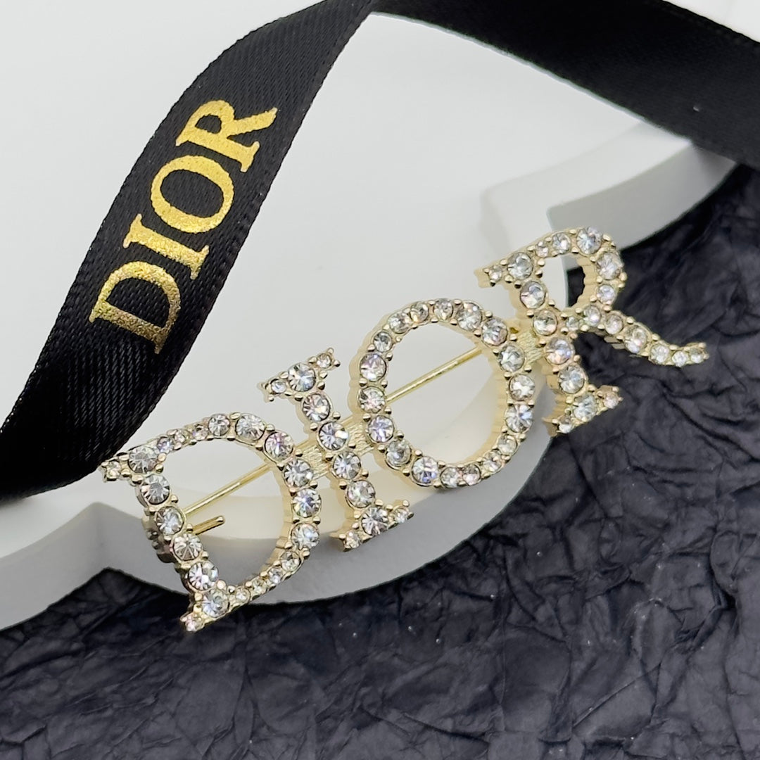CD Brooch 172614