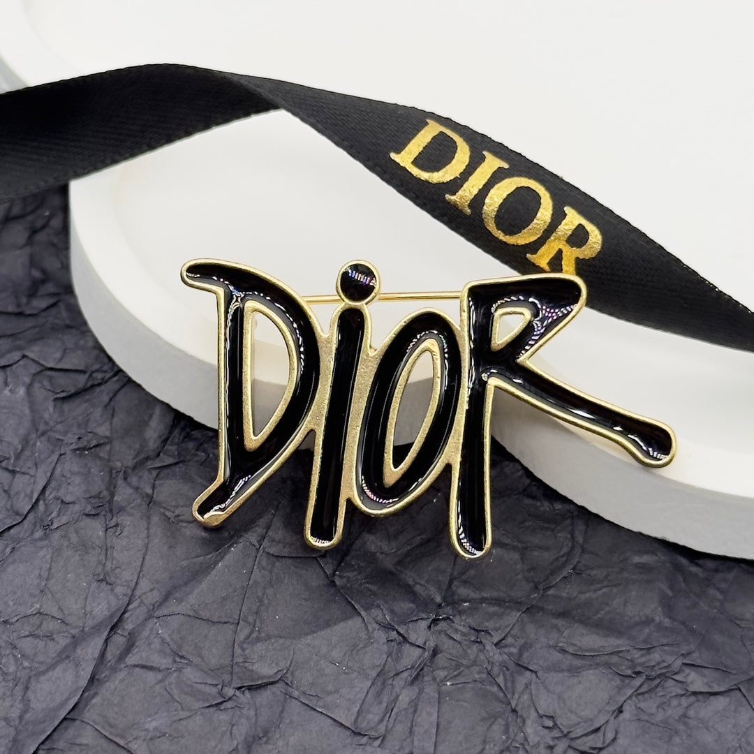 CD Brooch 172879