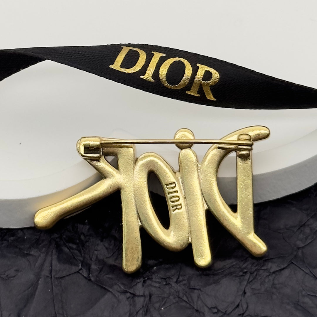 CD Brooch 172879