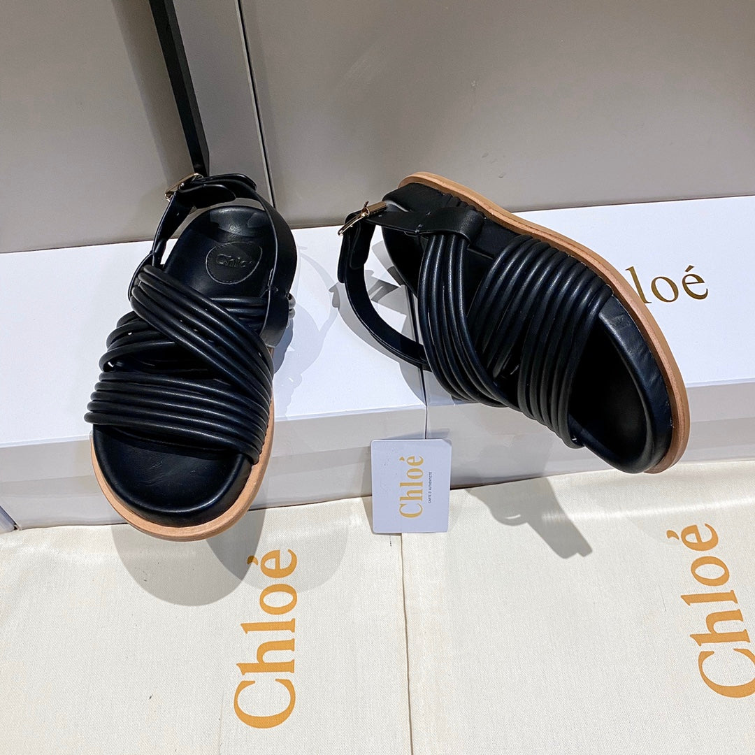 CHLOÉ CROSS STRAP SANDAL IN BLACK RUBBER WITH GOLD HARDWARE