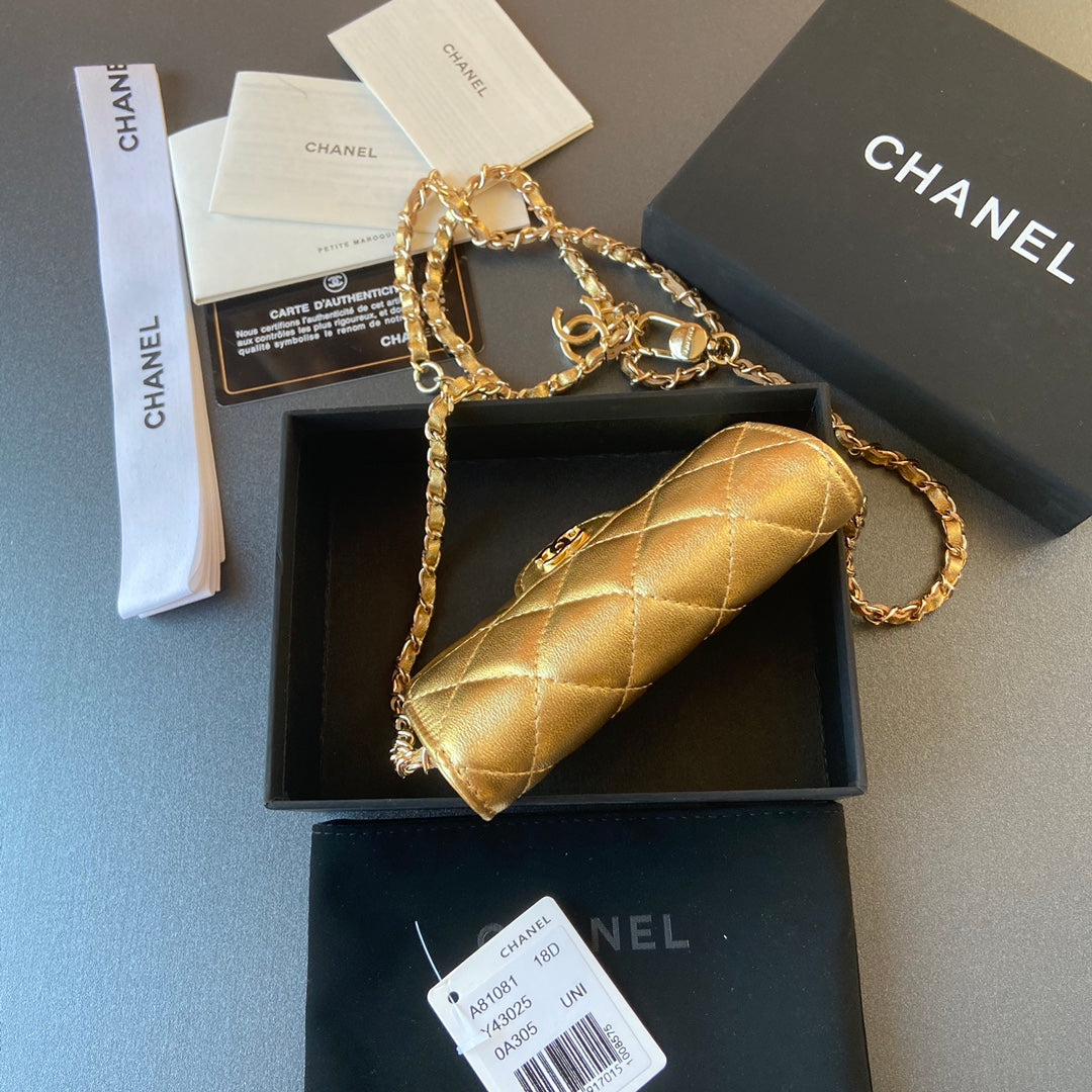 CC 24 Classic Wallet On Chain 11cm Golden Sheepskin 235161