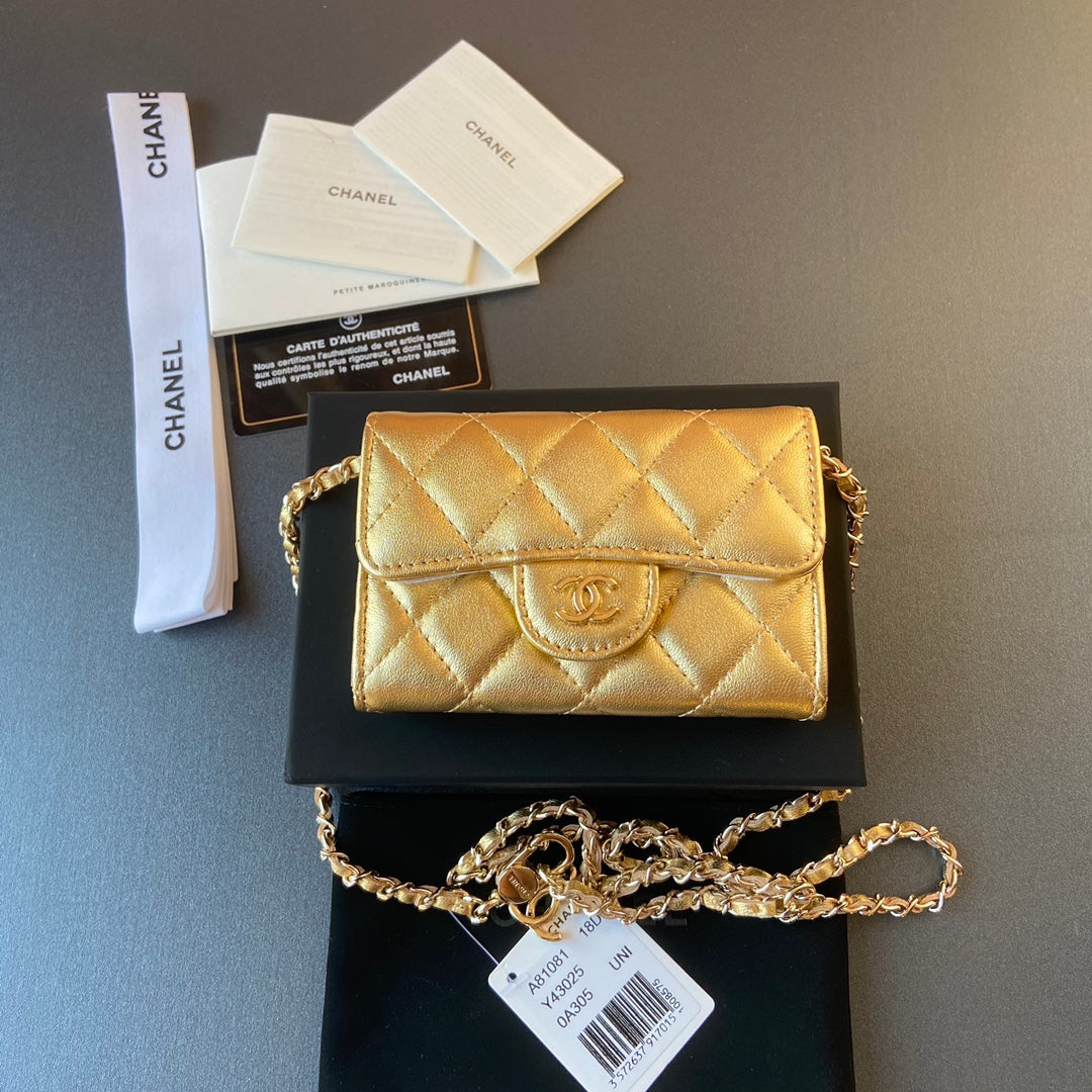 CC 24 Classic Wallet On Chain 11cm Golden Sheepskin 235161