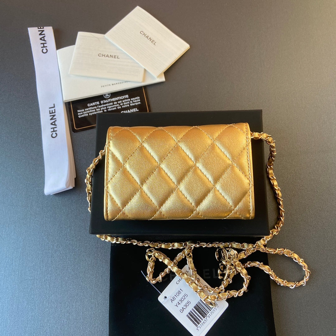CC 24 Classic Wallet On Chain 11cm Golden Sheepskin 235161
