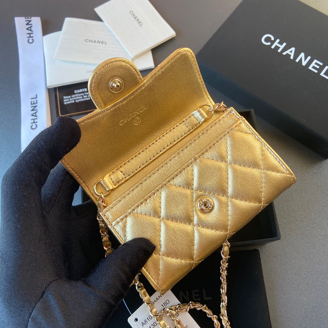 CC 24 Classic Wallet On Chain 11cm Golden Sheepskin 235161