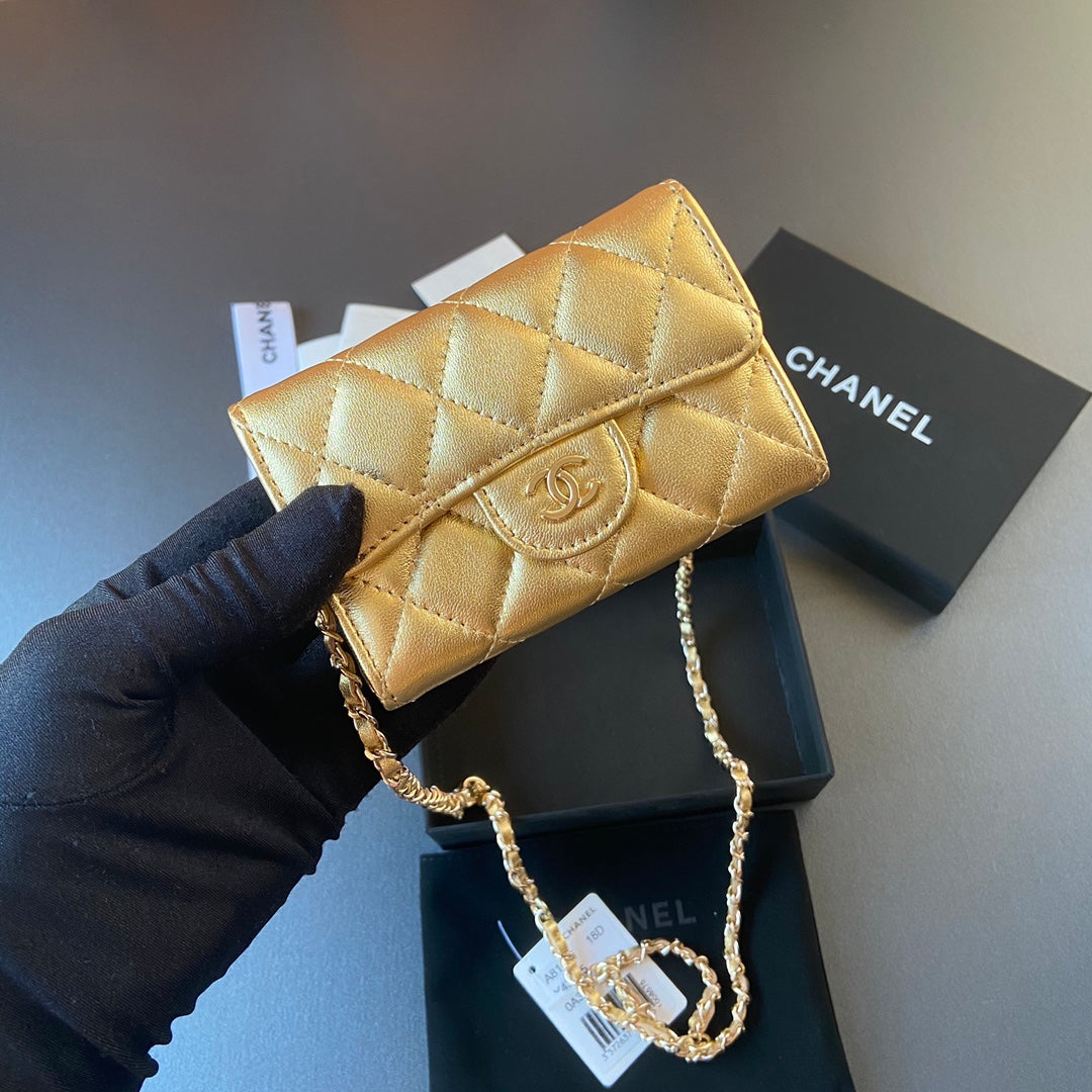 CC 24 Classic Wallet On Chain 11cm Golden Sheepskin 235161
