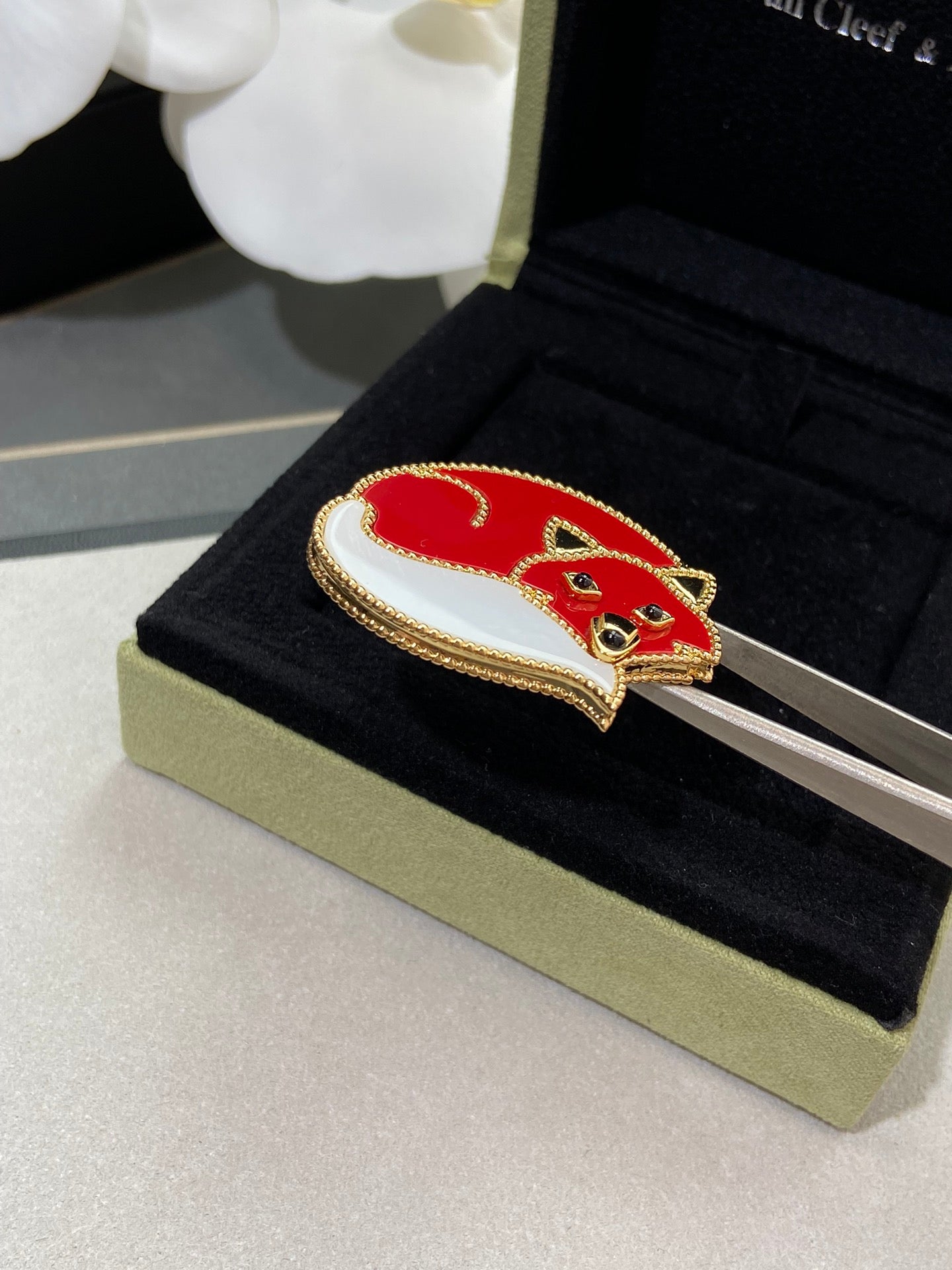 VCA Brooch 12