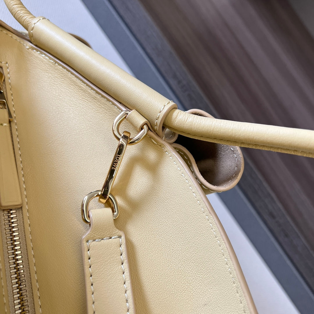 PASEO DUMPLING 31 BAG IN LIGHT YELLOW NAPPA CALFSKIN