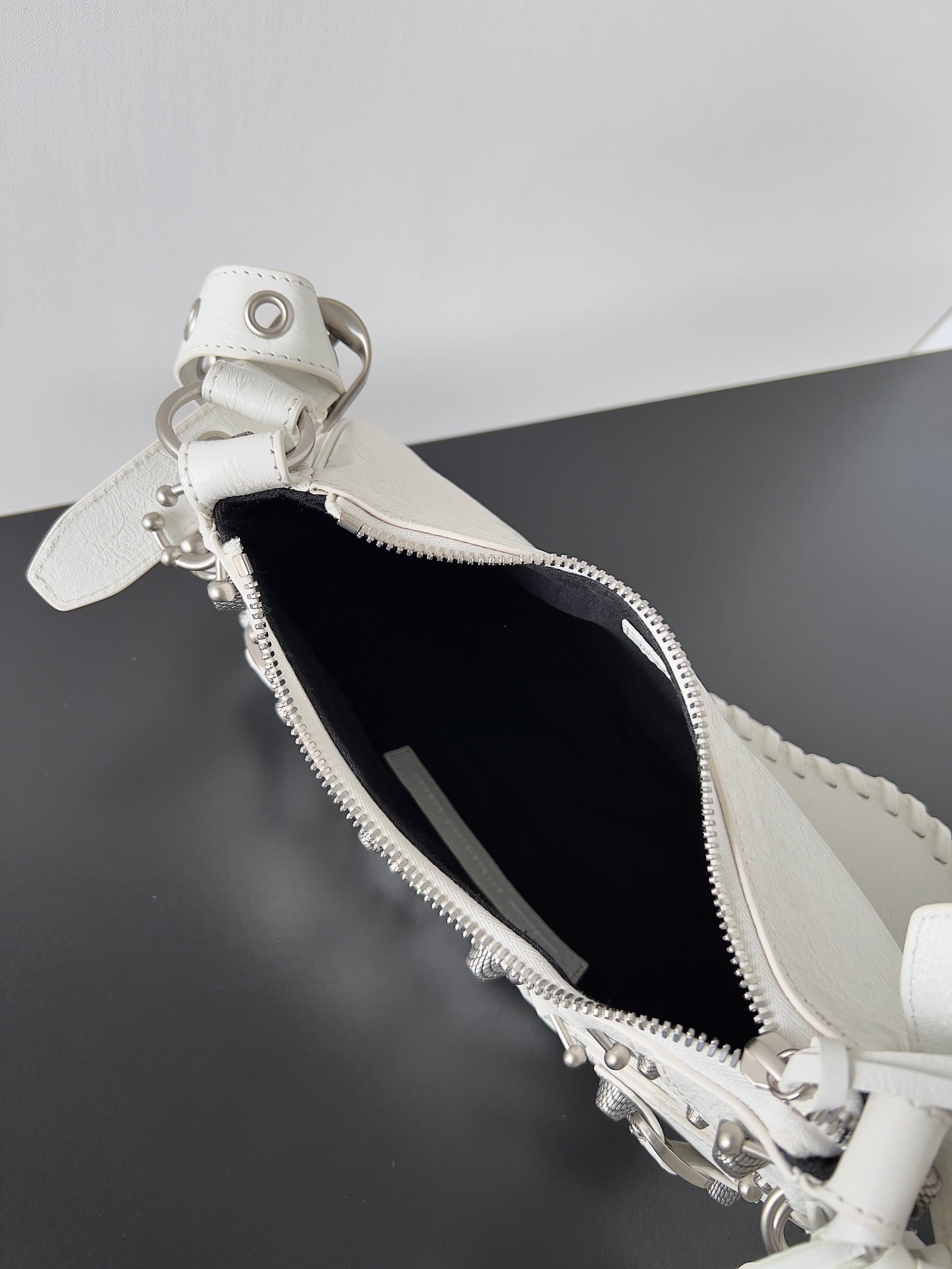 LE CAGOLE XS SHOULDER BAG 26 IN WHITE ARENA LAMBSKIN WITH PIERCING SILVER HARDWARE