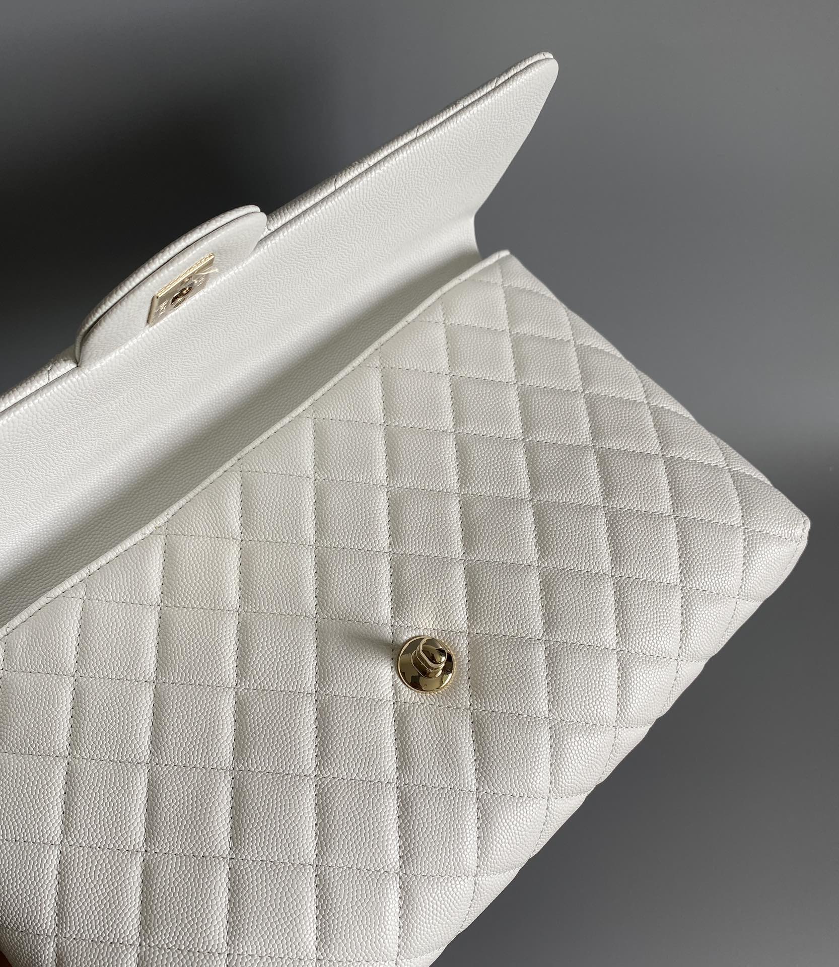 CC Handbag 28cm White Caviar Leather