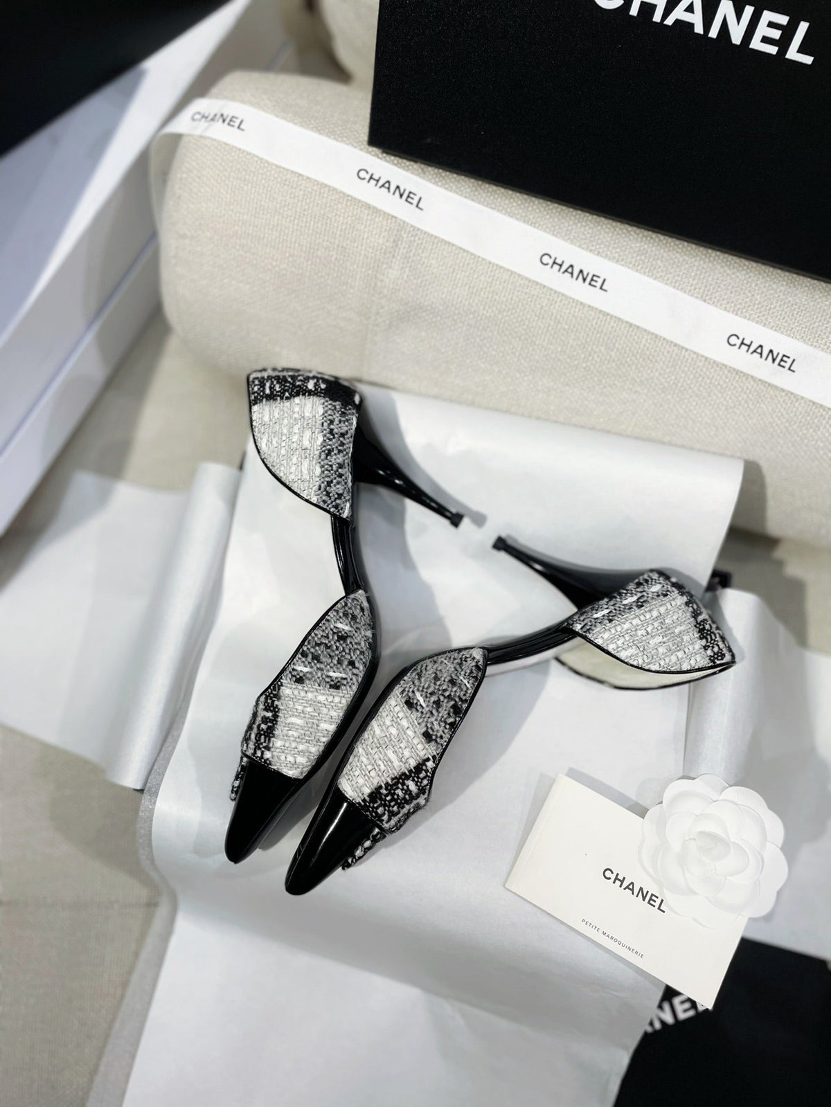 Chanel 26s Pumps Black White Tweed Patent Leather 156334