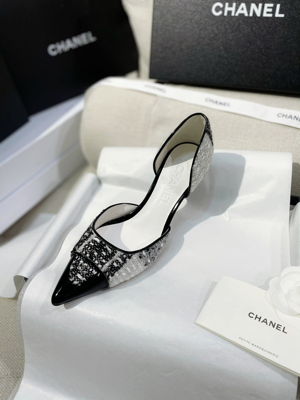 Chanel 26s Pumps Black White Tweed Patent Leather 156334