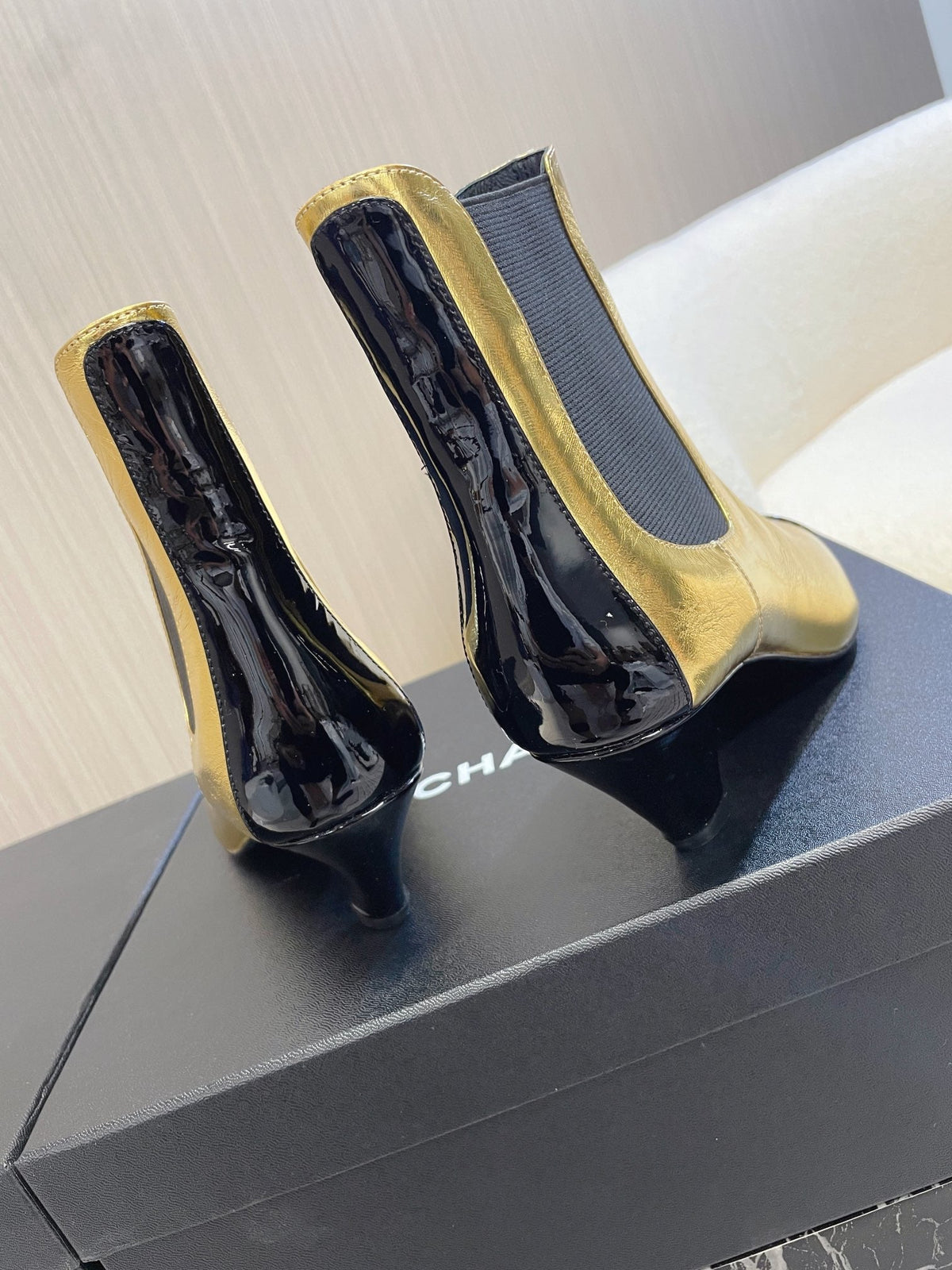 CC 26s Chelsea Boots 5cm Gold Black Leather Patent 108817