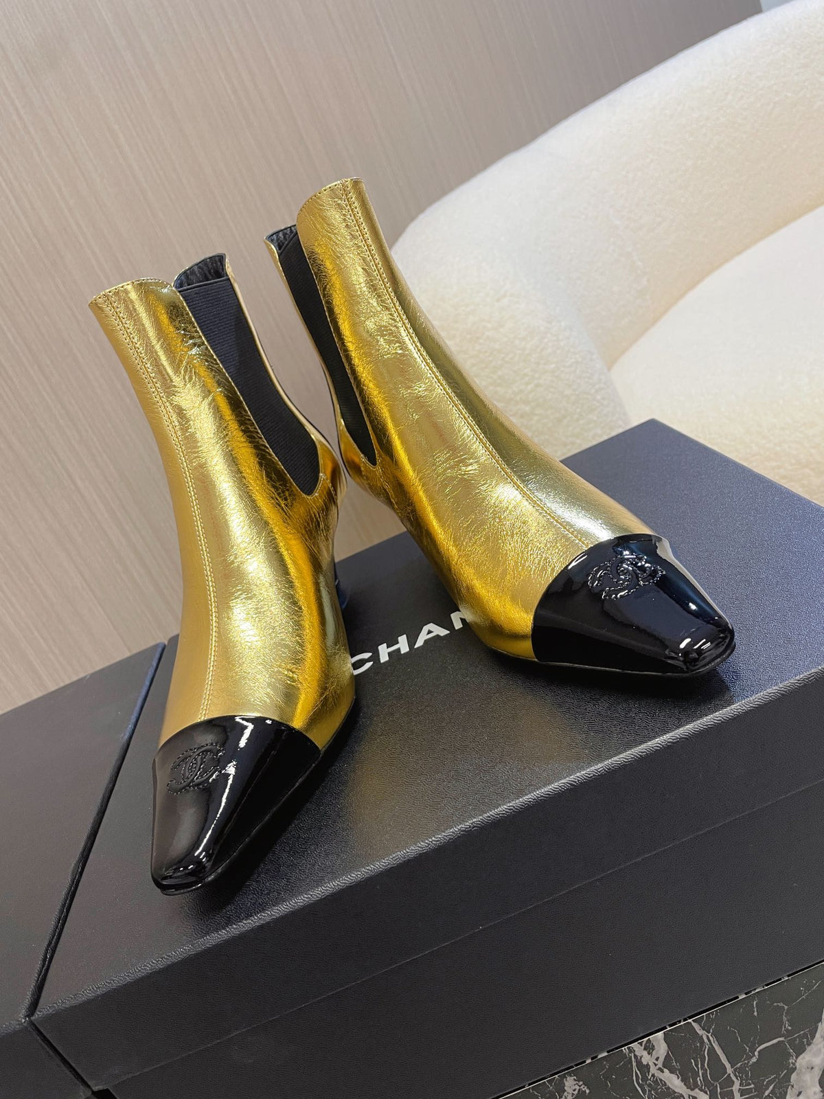 CC 26s Chelsea Boots 5cm Gold Black Leather Patent 108817