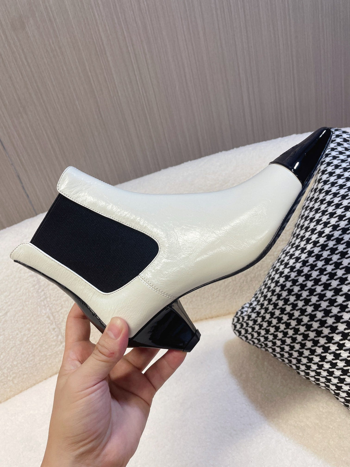 CC 26s Chelsea Boots 5cm White Black Leather Patent 108819