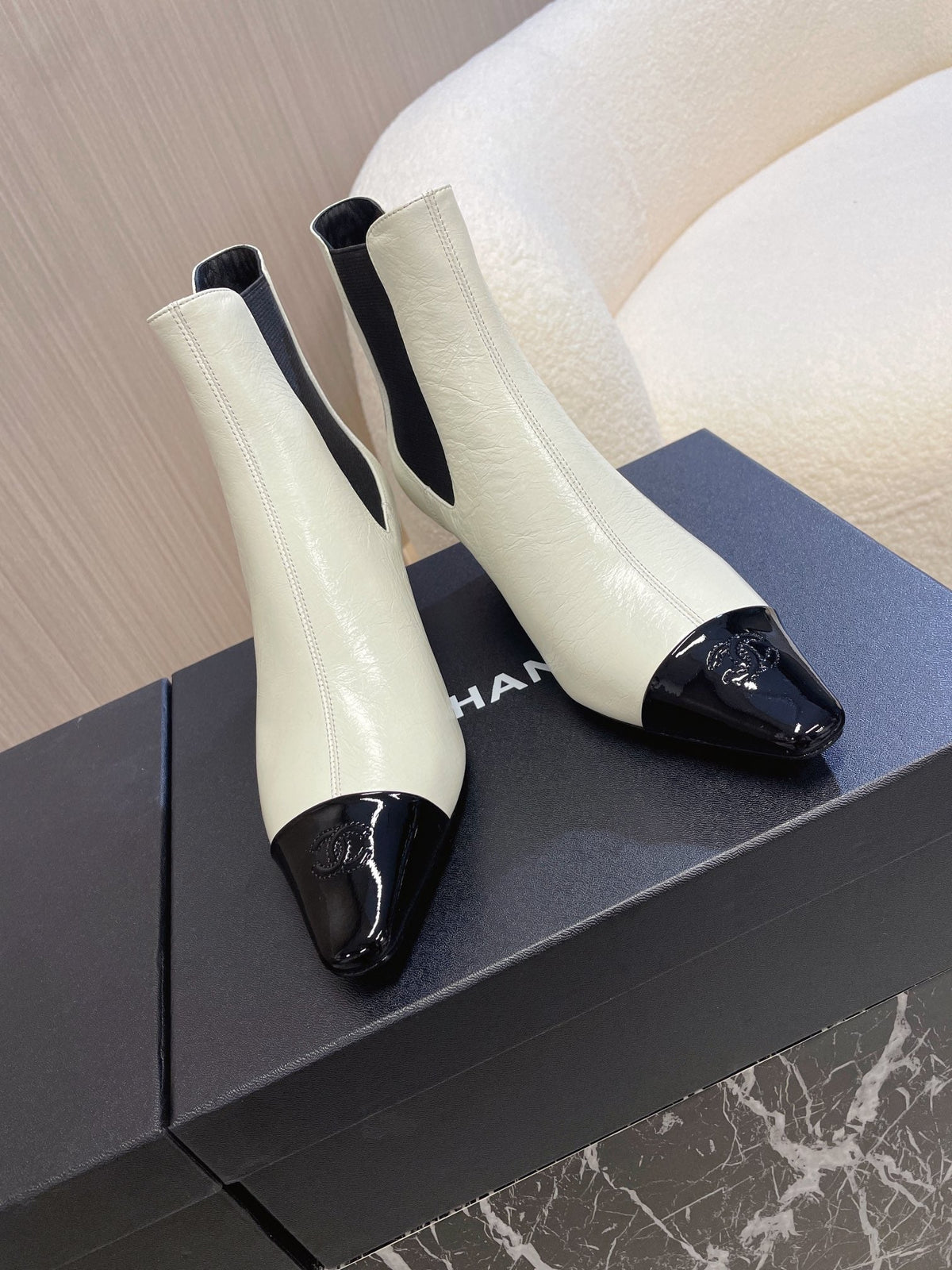 CC 26s Chelsea Boots 5cm White Black Leather Patent 108819
