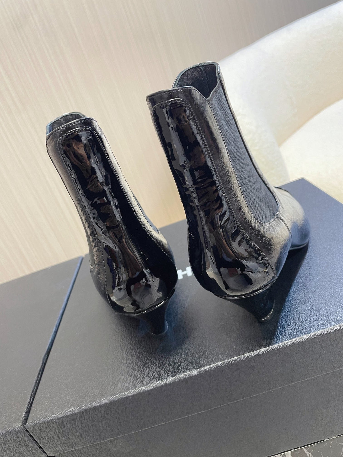 CC 26s Chelsea Boots 5cm Black Leather Patent 108820