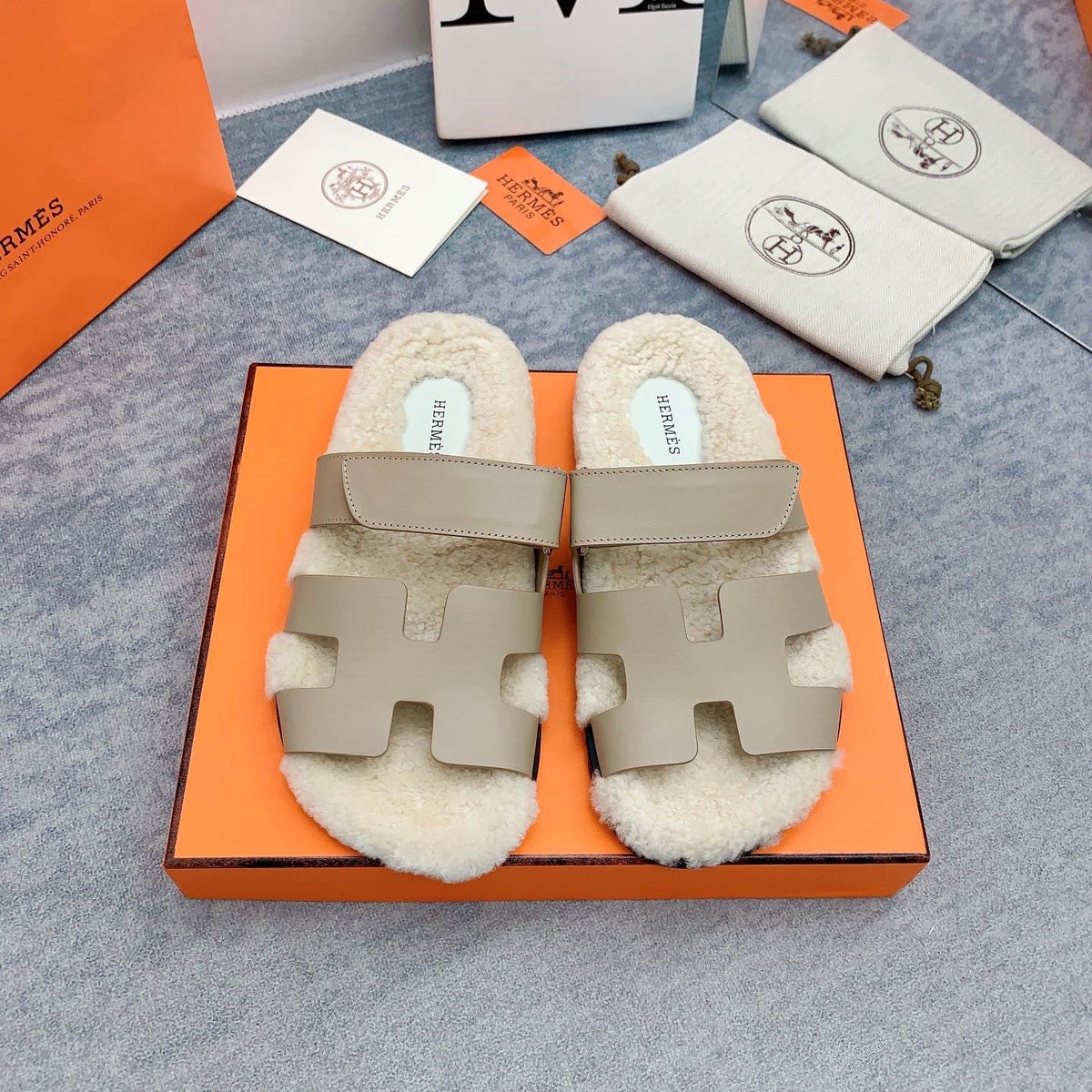HM 26s Chypre Sandals Gris Triomphe Leather Shearling 160911