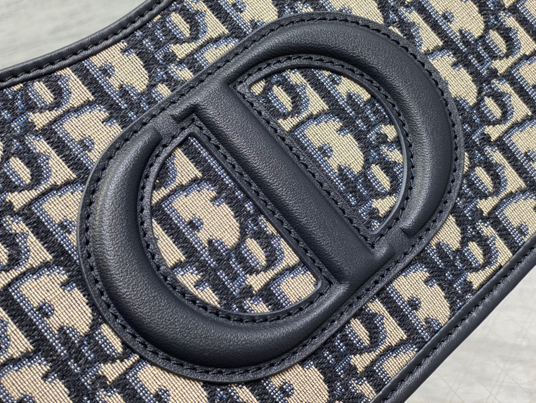 HOBO SIGNATURE 23 BAG IN BLACK BEIGE PATTERN LAMBSKIN