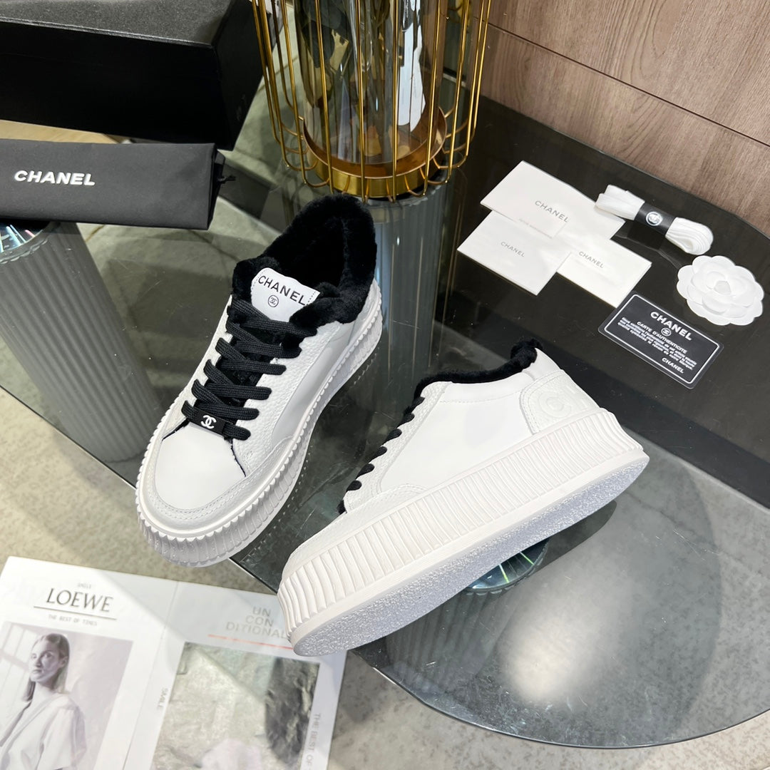 CC Sneaker White Black Cowhide With Fleece Lining 944562