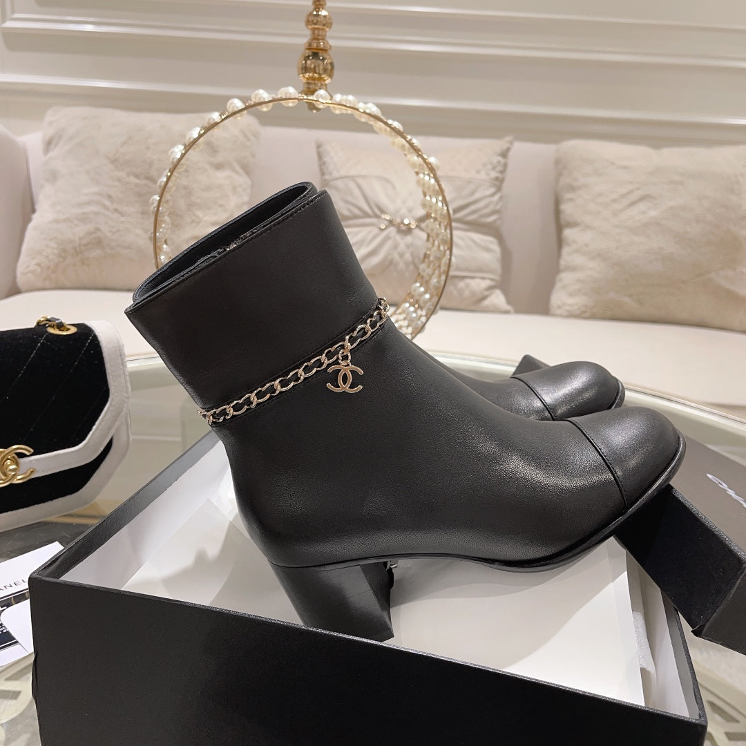 CC 26s Chain Charm Ankle Boots Black Leather 166066