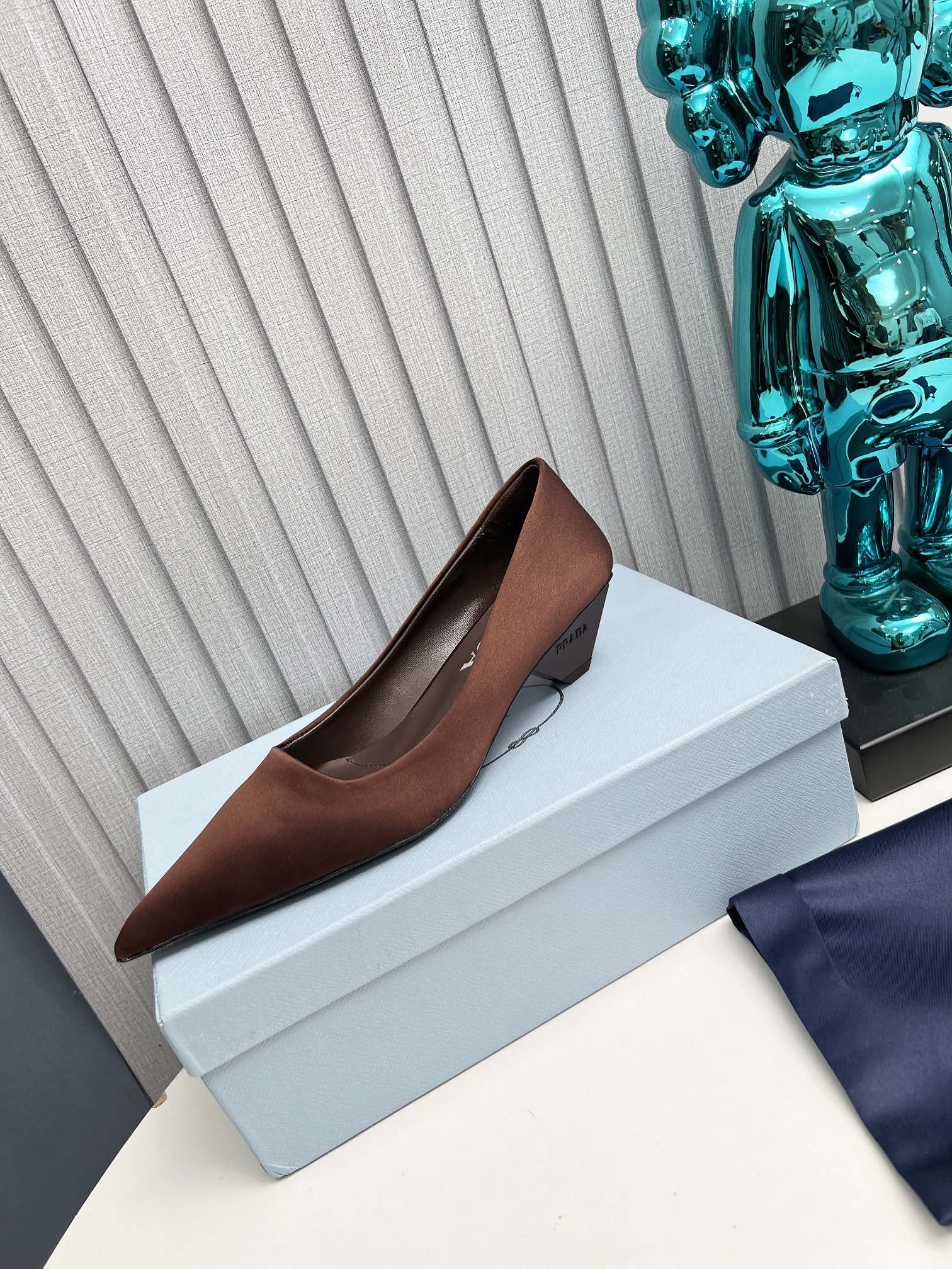 Prada 26SS Pointed-Toe Pumps 4cm Chocolate Satin 680953