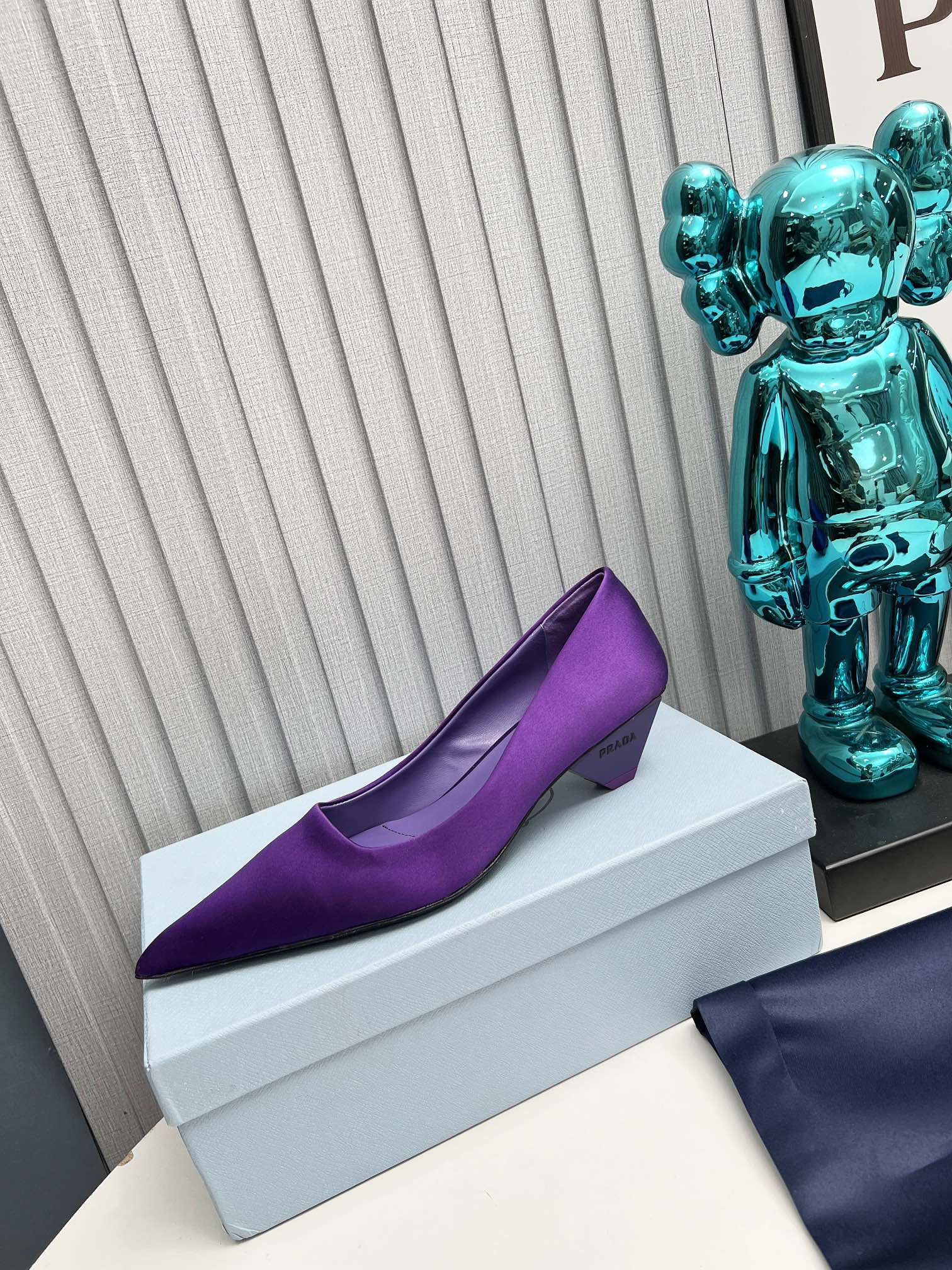 Prada 26SS Pointed-Toe Pumps 4cm Purple Satin 680956