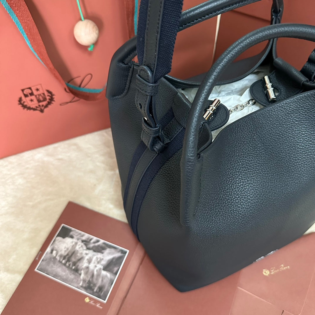 LARGE 36 BALE BAG IN NAVY BLUE GRAIN CALFSKIN