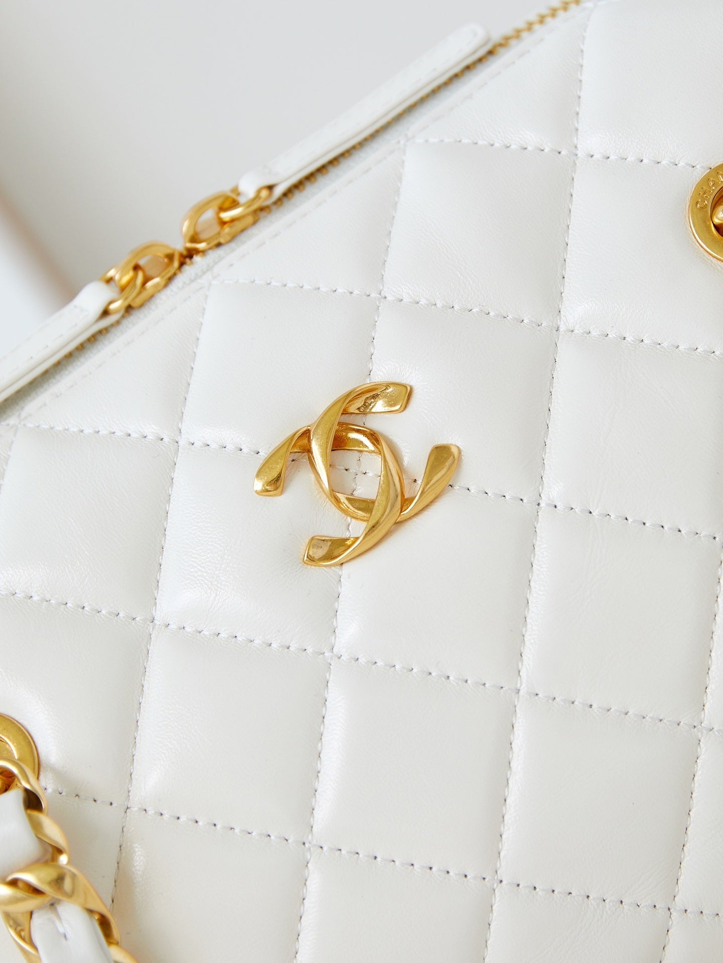 CC 24K Bowling Bag 25cm White Waxed Lambskin