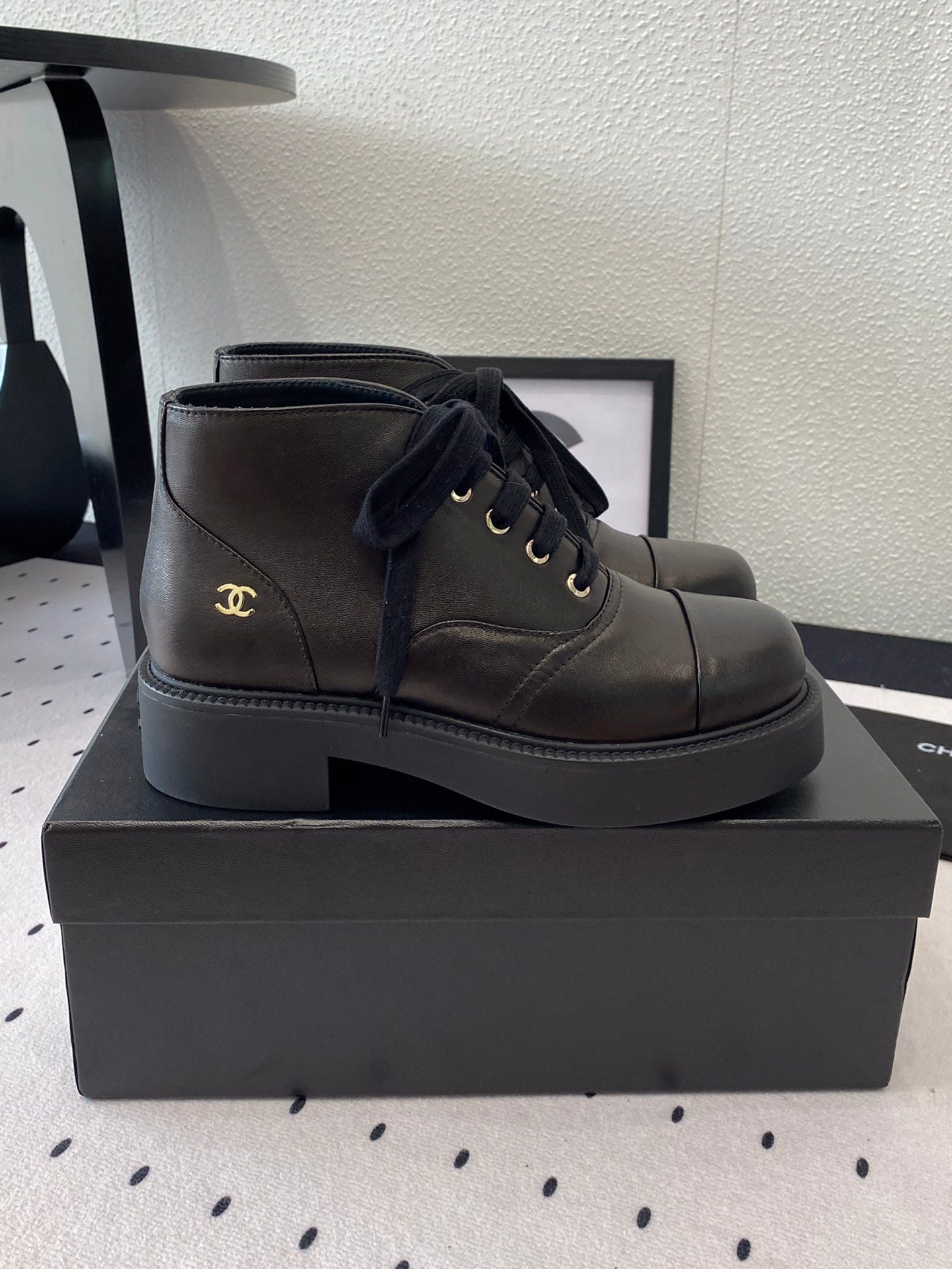 LOW-CUT BOOTS IN BLACK CALFSKIN
