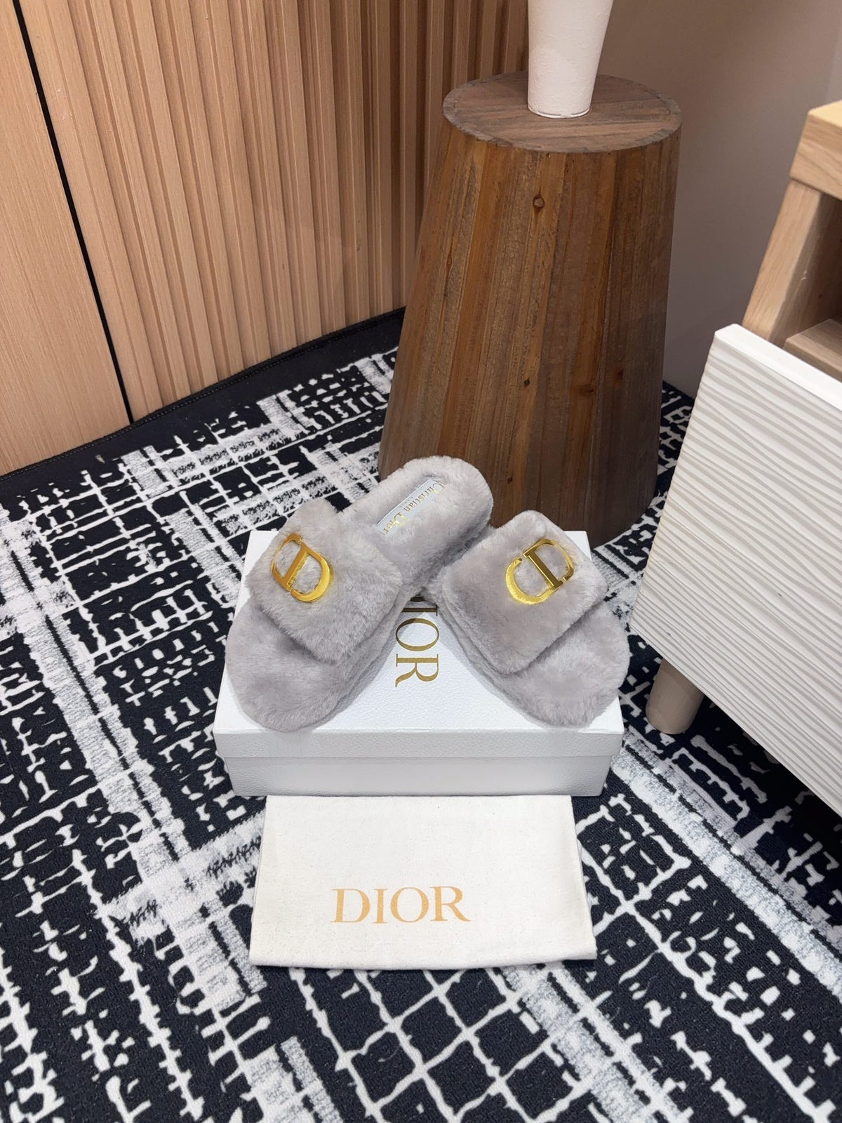 CD Thick-Sole Slipper In Pale Gray Fleece With Gold Logo