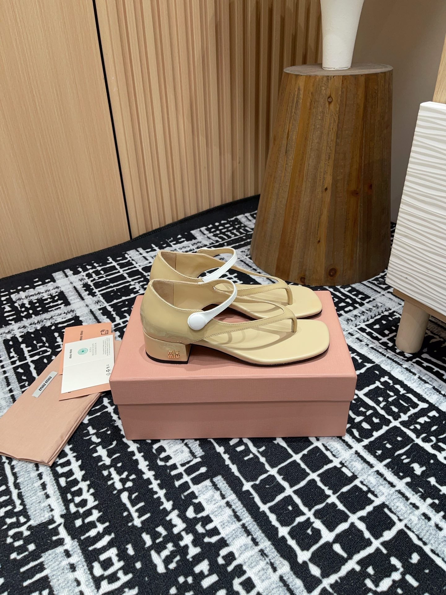 Miu High Thong Sandals With White Strap In Beige Glossy Lambskin