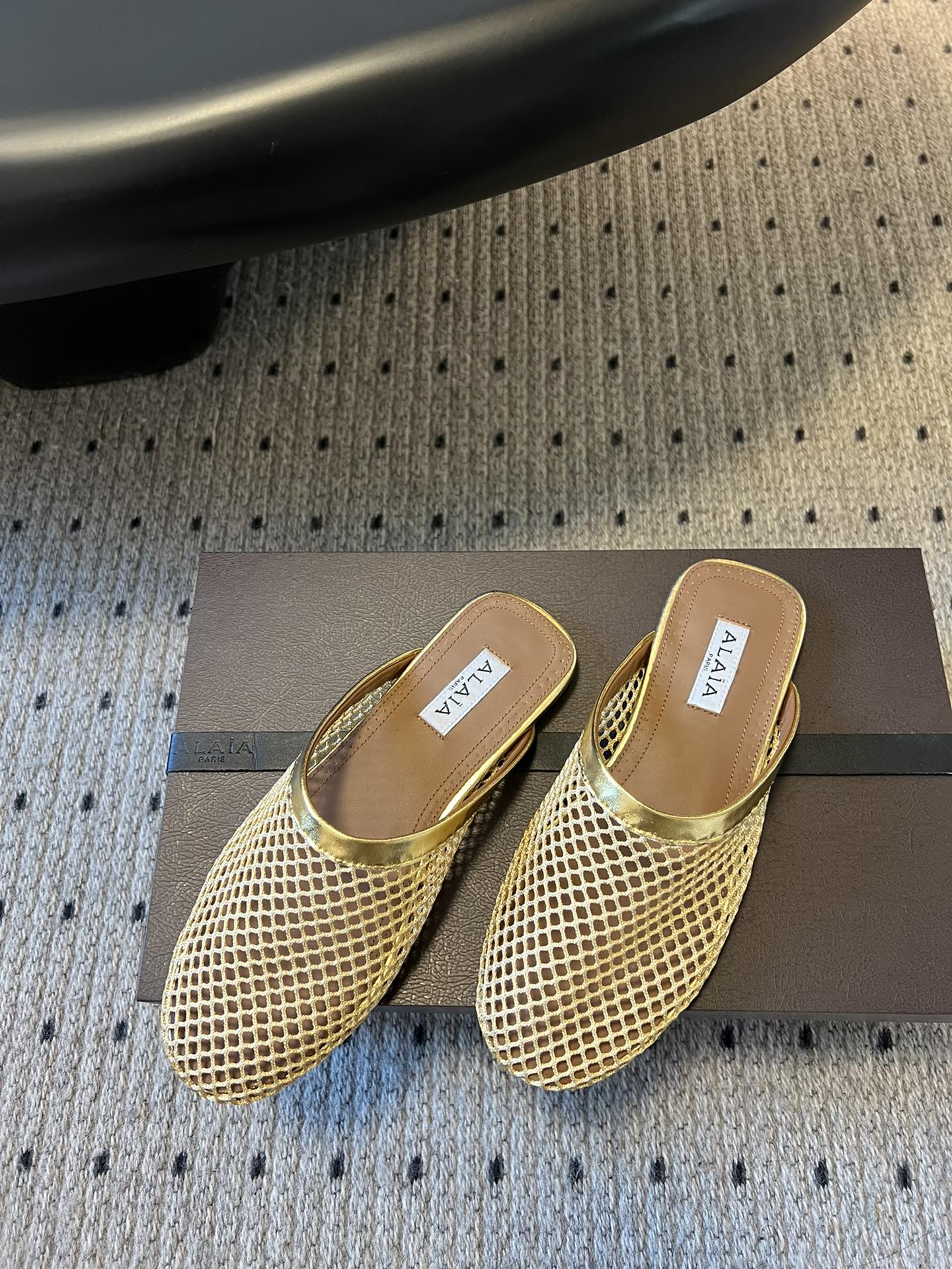 Alaia 25 Fishnet Flat Mules Gold Lampskin 303680