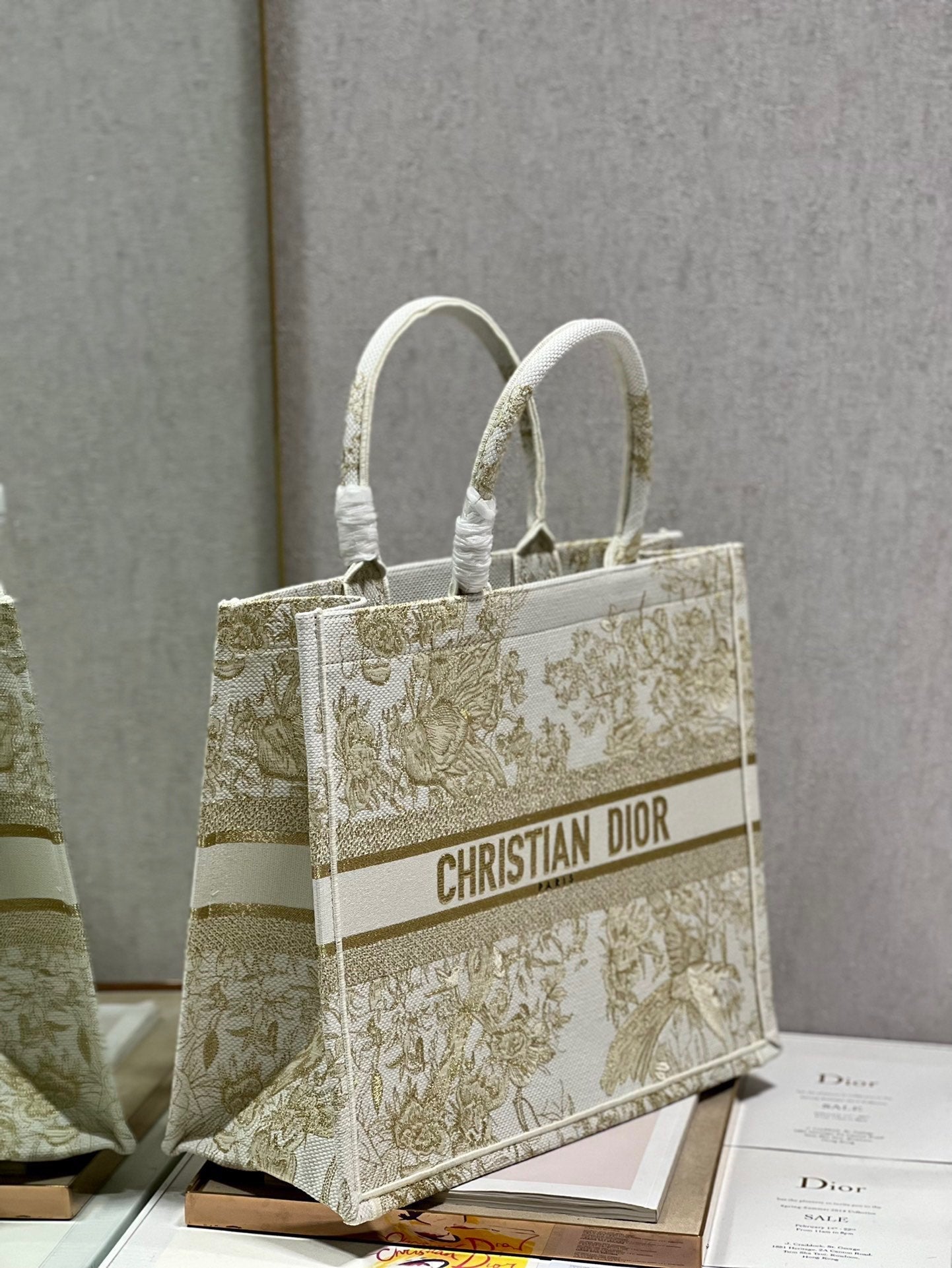 CD Golden Magpie Book Tote 42cm Bag Canvas 336588