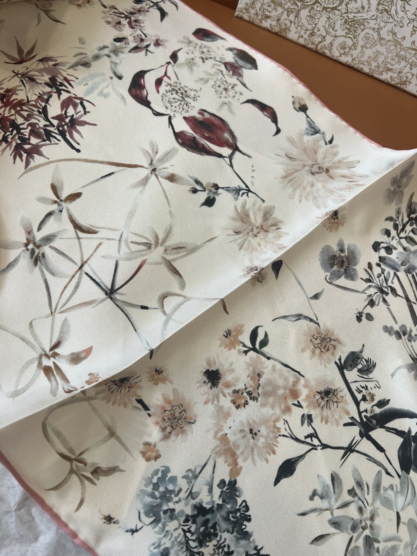 CD Diamond Scarf 110x35cm Ivory Colorful Mulberry Silk 262833