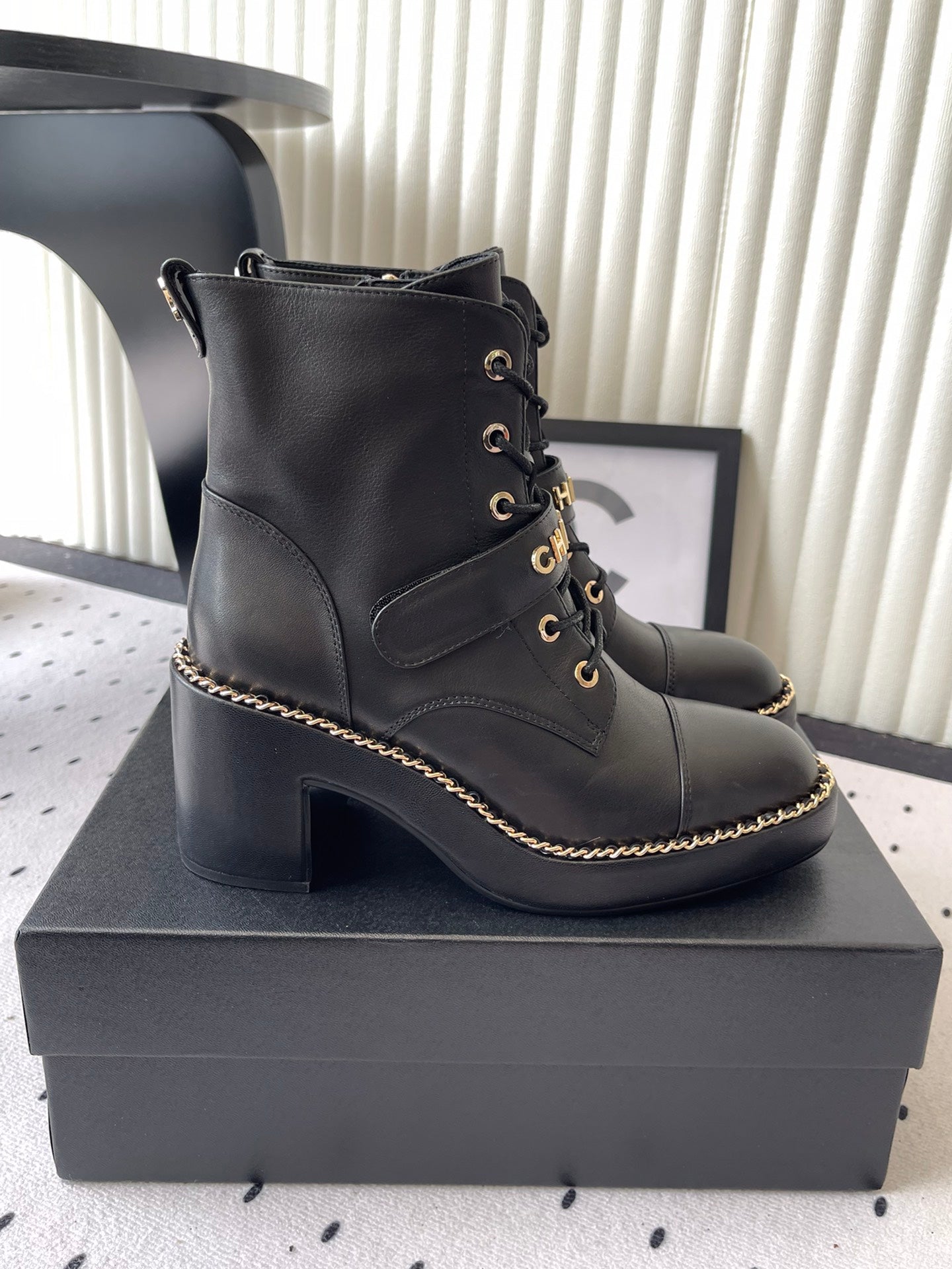 CC Buckle Ankel Boots With Chain 100mm Black Sheepskin GHW 432502