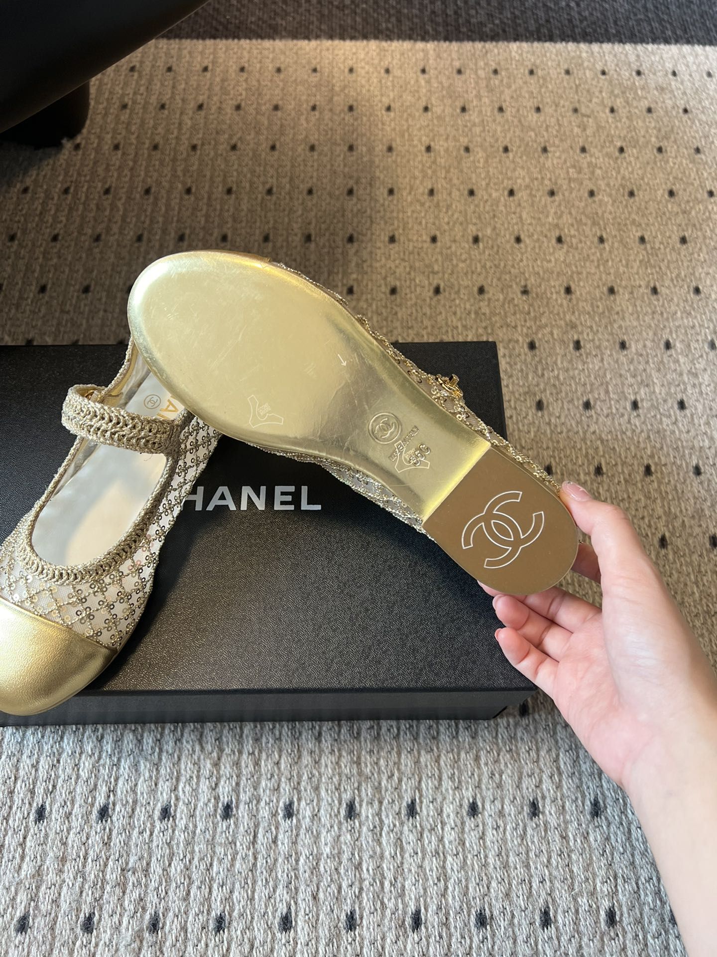 CC 25A Métiers d'Art Ballet Gold Sequin Woven 530672