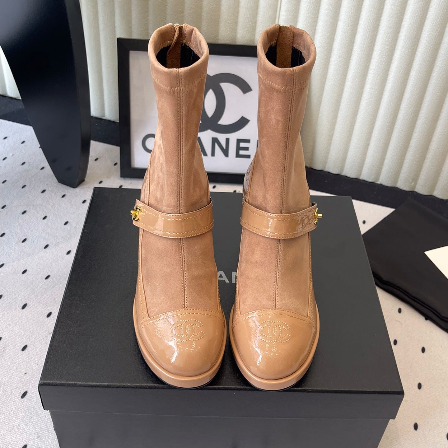 CC 25 Short Boot Camel Suede Patent Leather 514103