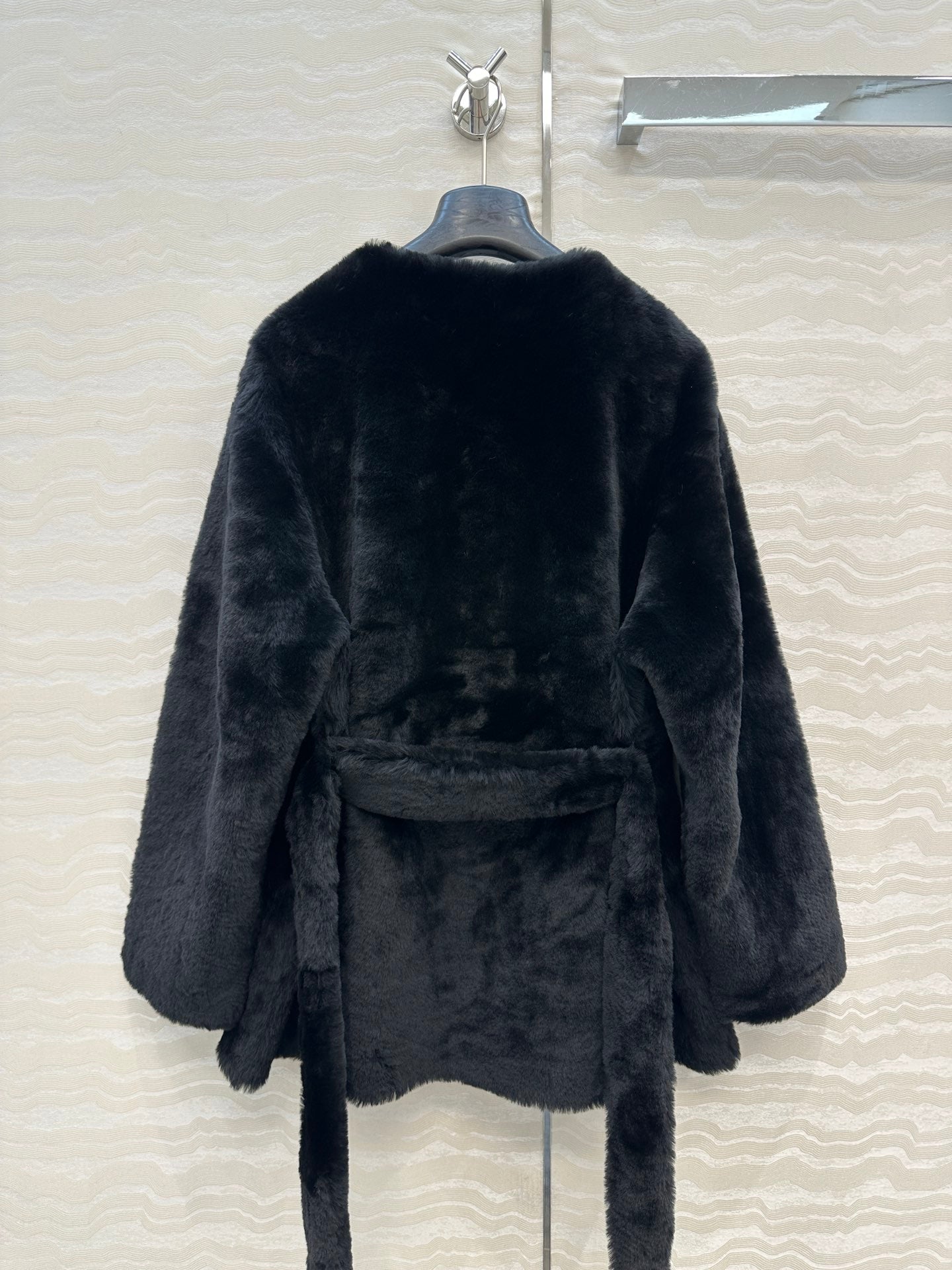 Totême's Jacket Belt Black Fur Shearling 341205