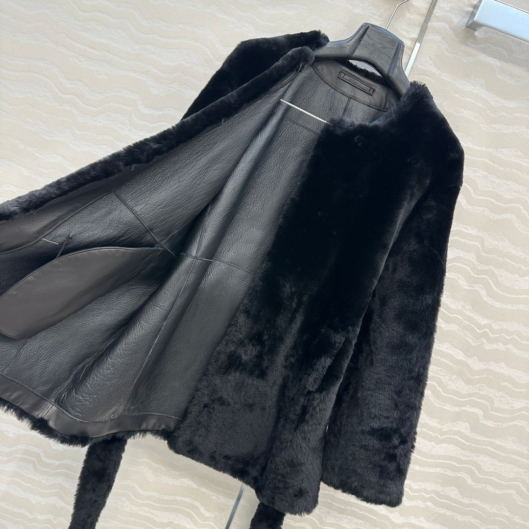 Totême's Jacket Belt Black Fur Shearling 341205