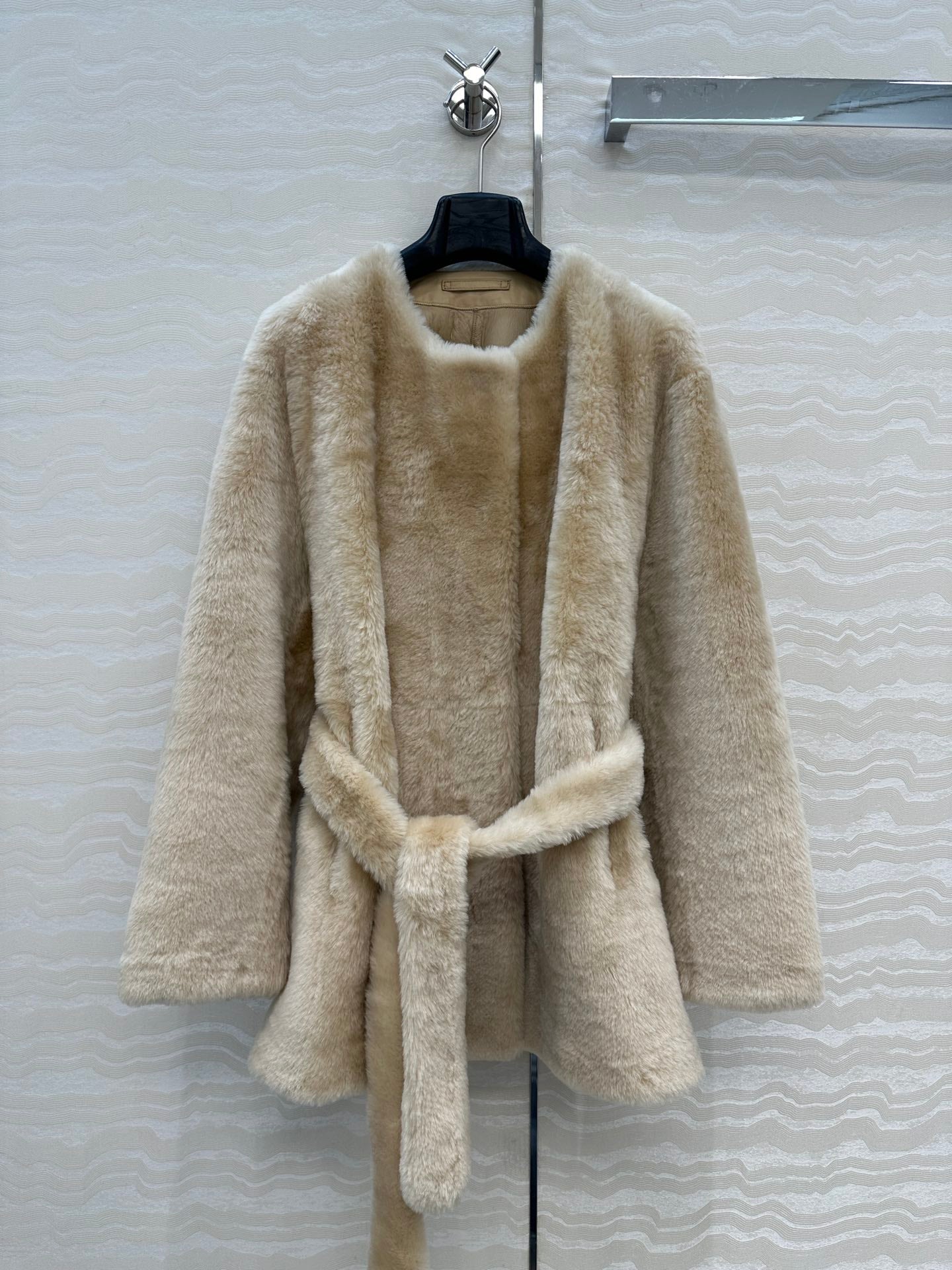 Totême's Jacket Belt Beige Fur Shearling 341196