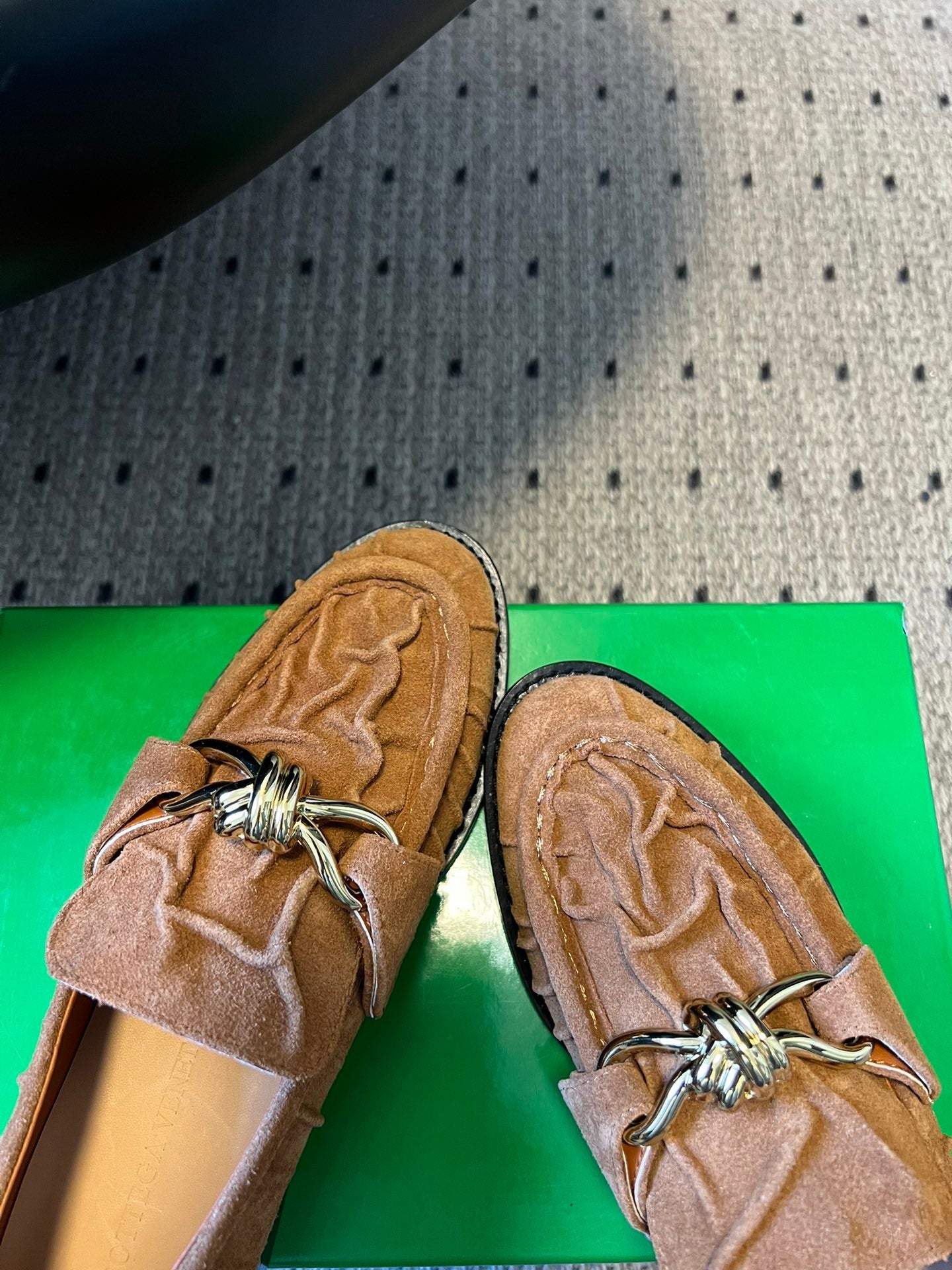 BV Astaire Loafers Knotted Brown Crinkled-Suede Leather 616653