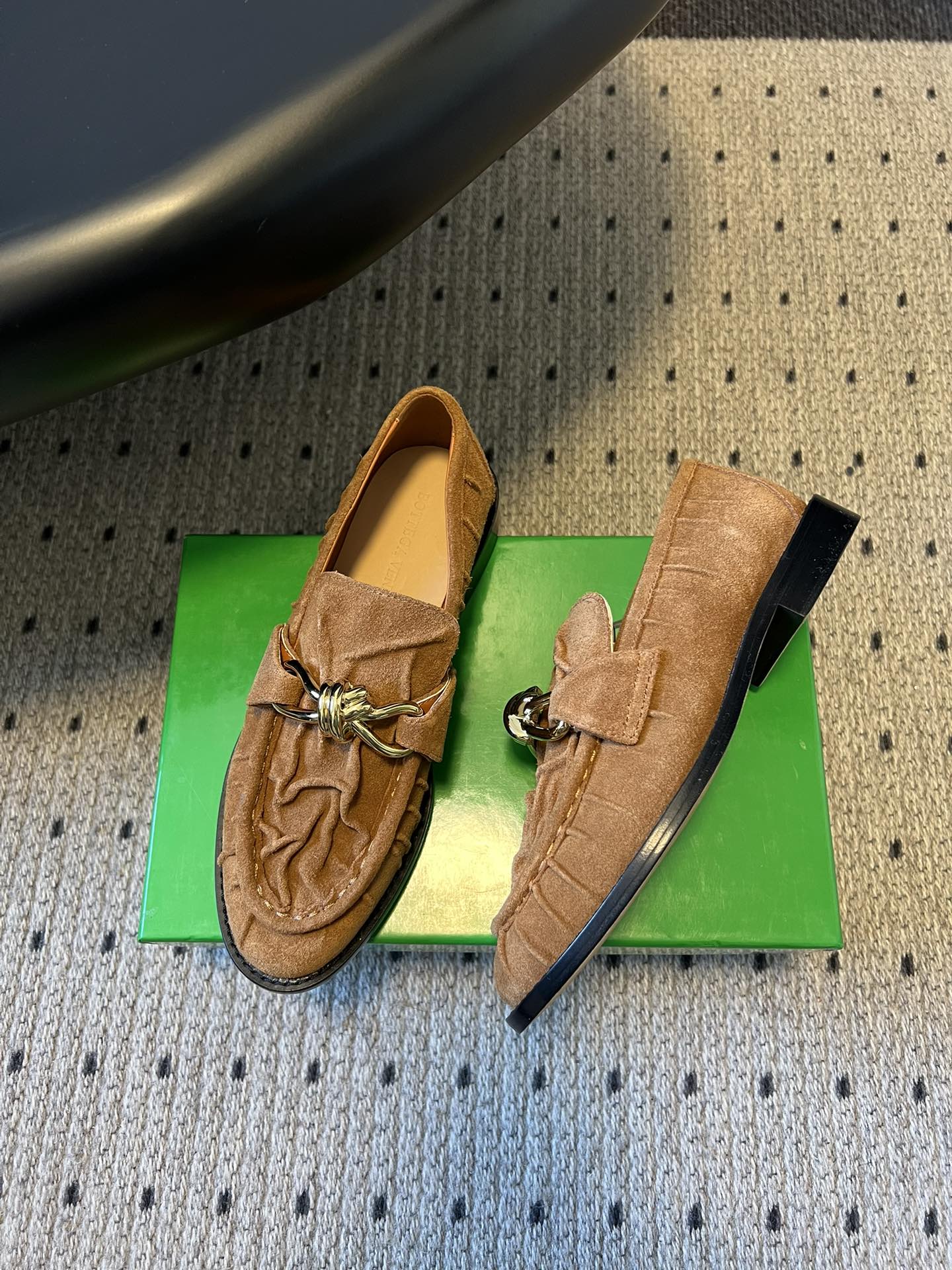 BV Astaire Loafers Knotted Brown Crinkled-Suede Leather 616653