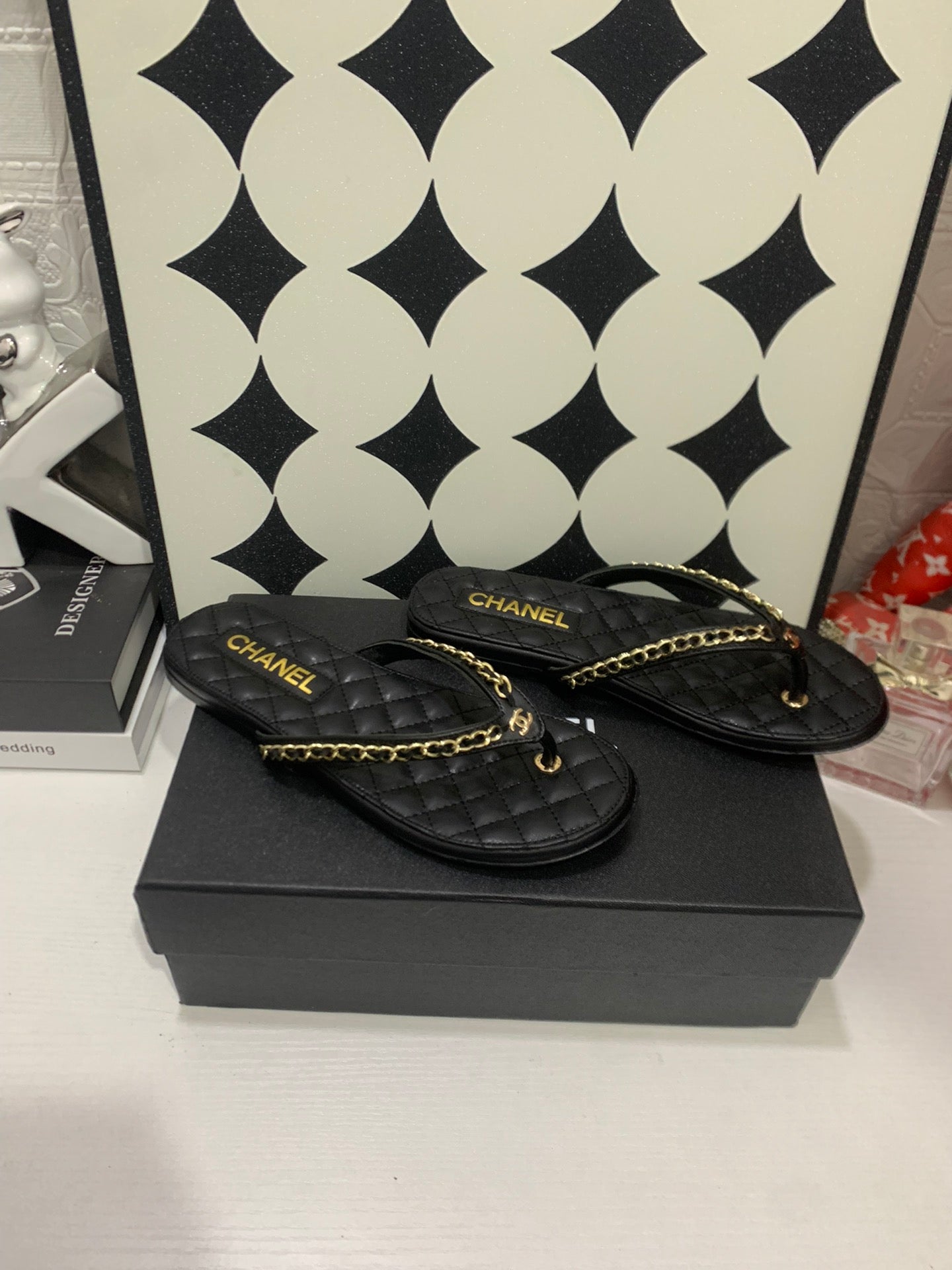 CC 26s Thong With Chain Black Sheepskin 684868