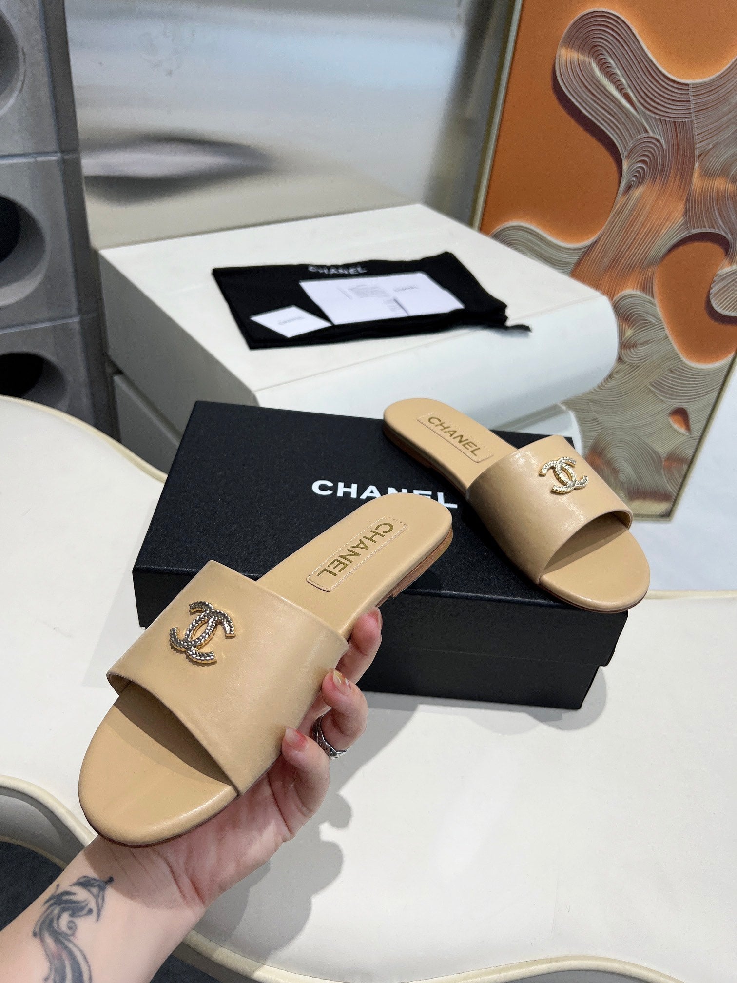 CC 26s Slide Beige Sheepskin 684902