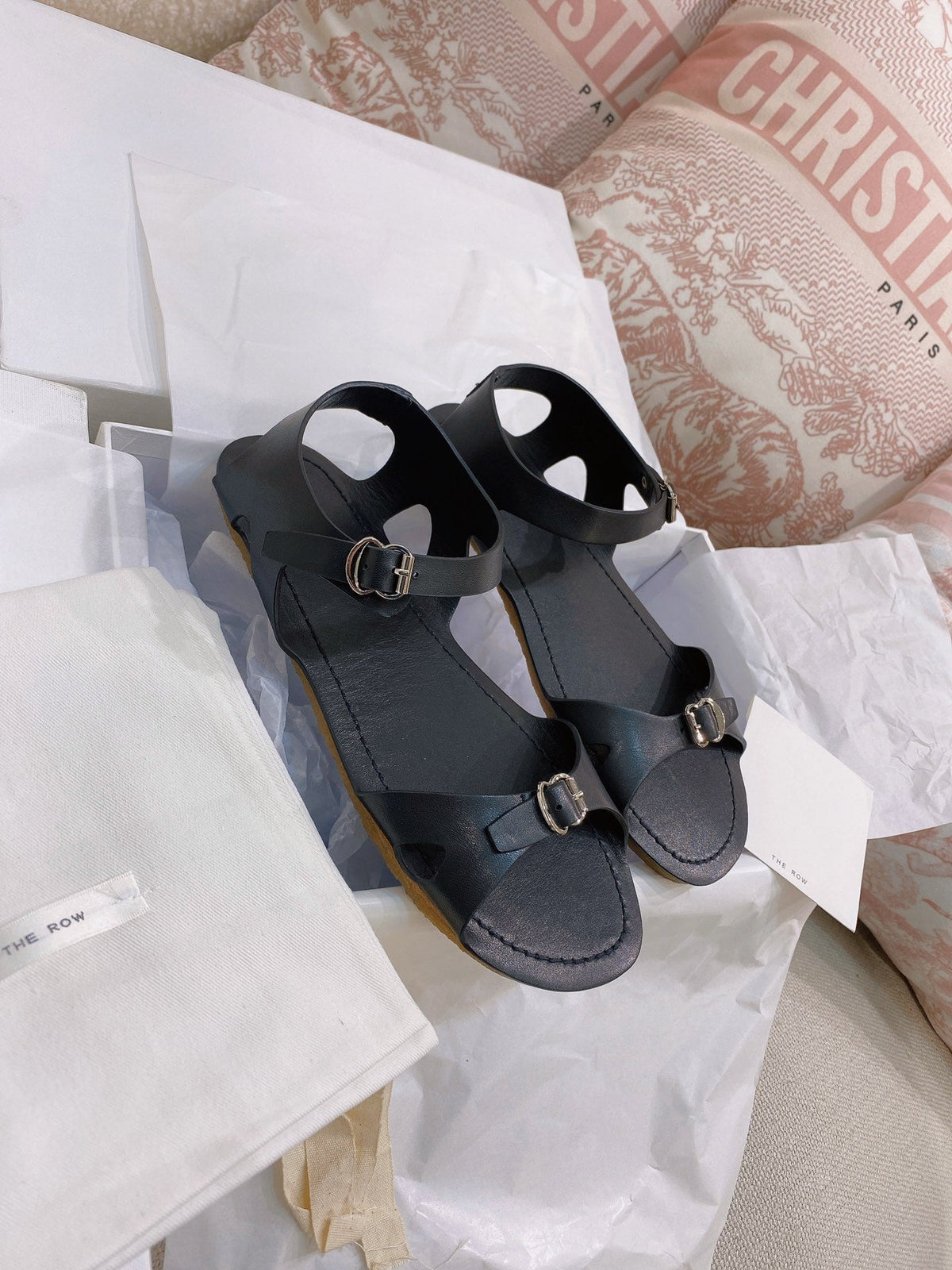 TR 26S Gene Sandals Adjustable Buckle Straps Round-Toe Leather 156146